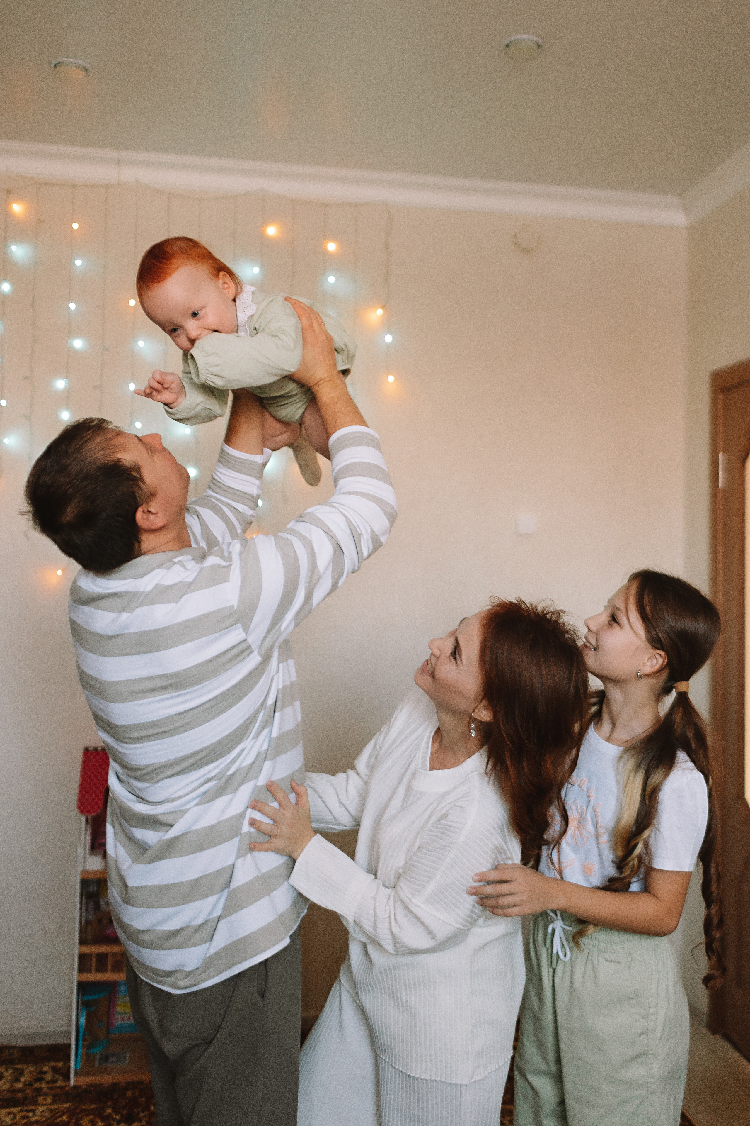 Большая семья (17 человек в частном доме, 2 часа). Семейный фотограф Тюмень, фотограф на роды Салмина Мария