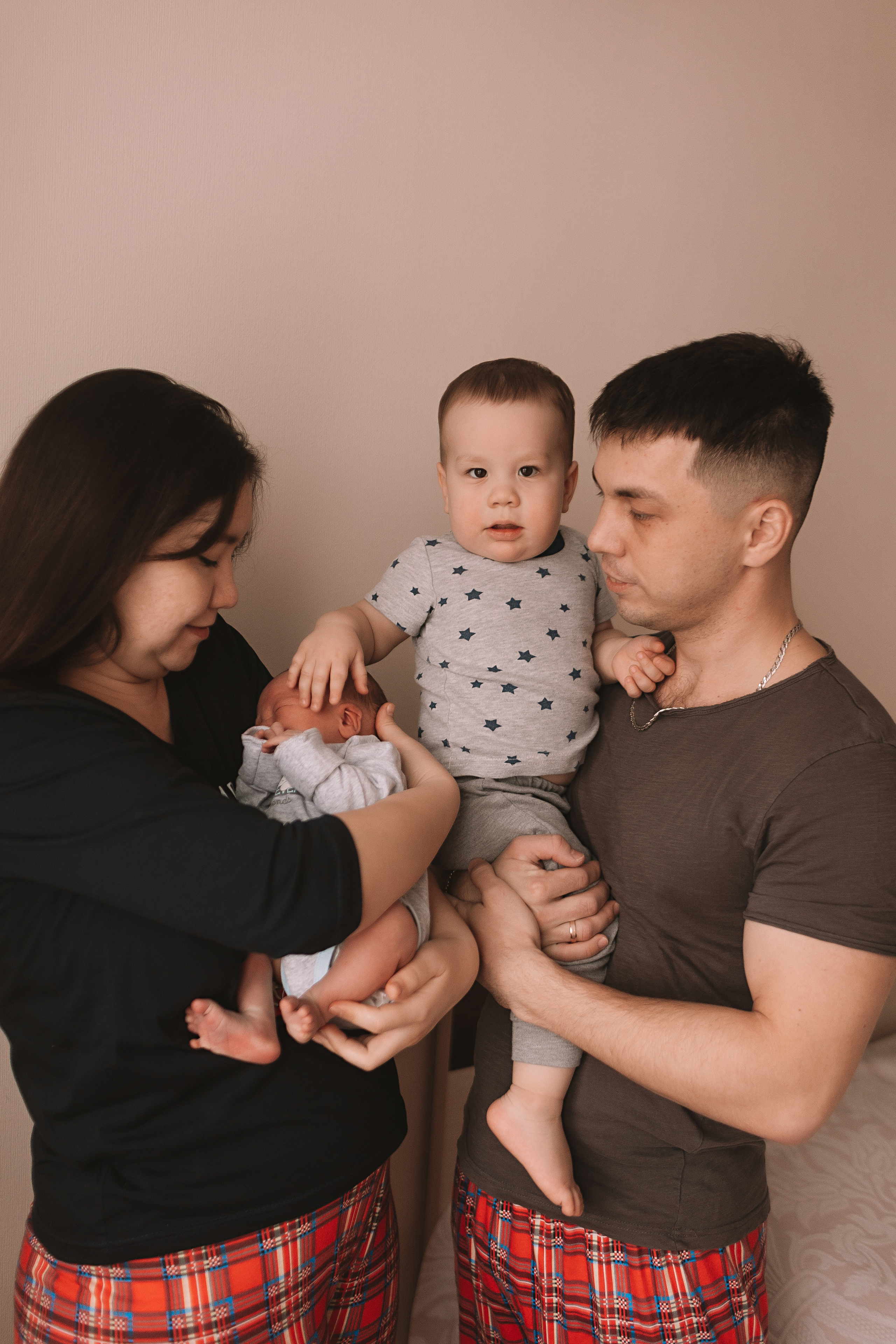 Руслан. Семейный фотограф Тюмень, фотограф на роды Салмина Мария