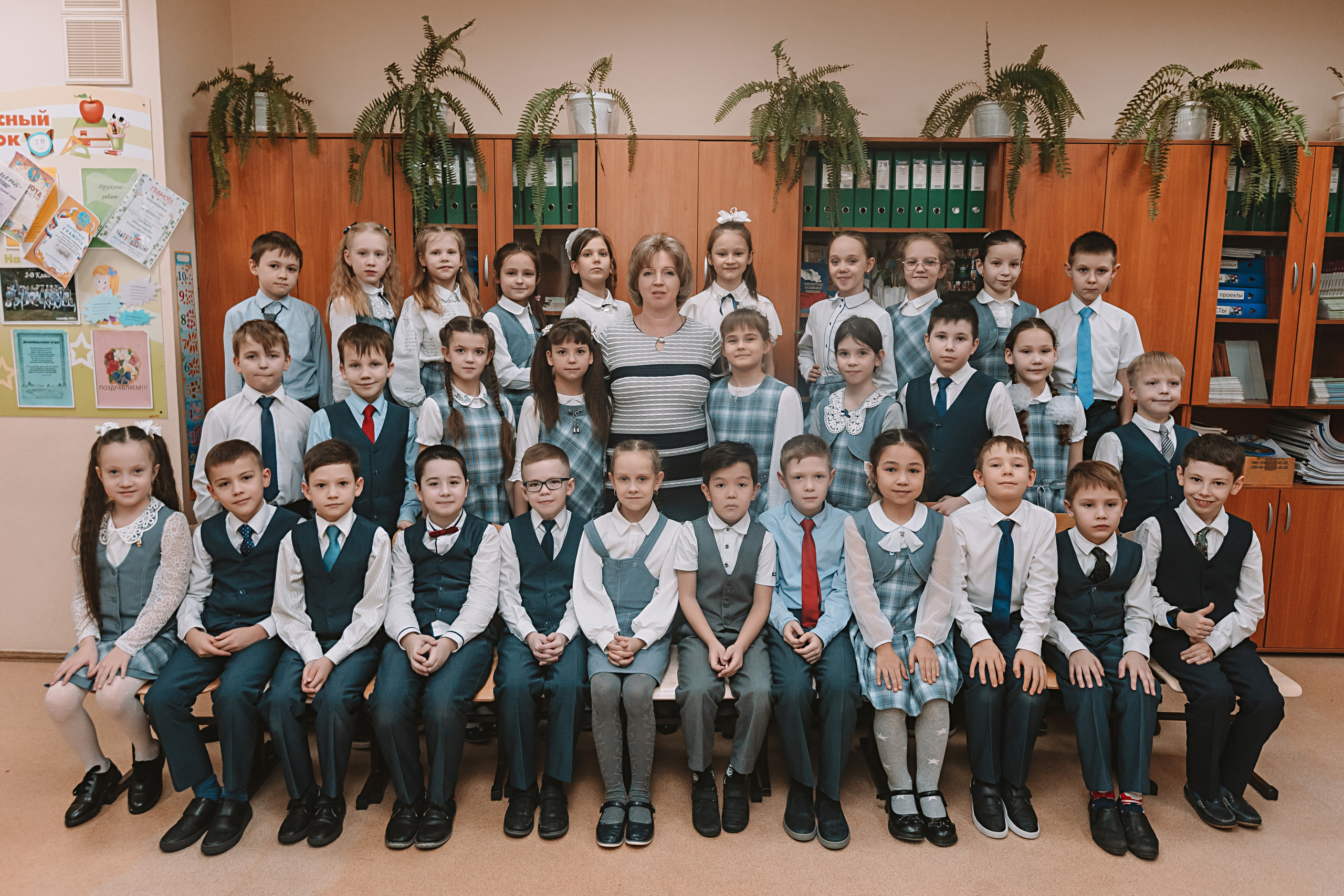2 класс в школе. Семейный фотограф Тюмень, фотограф на роды Салмина Мария