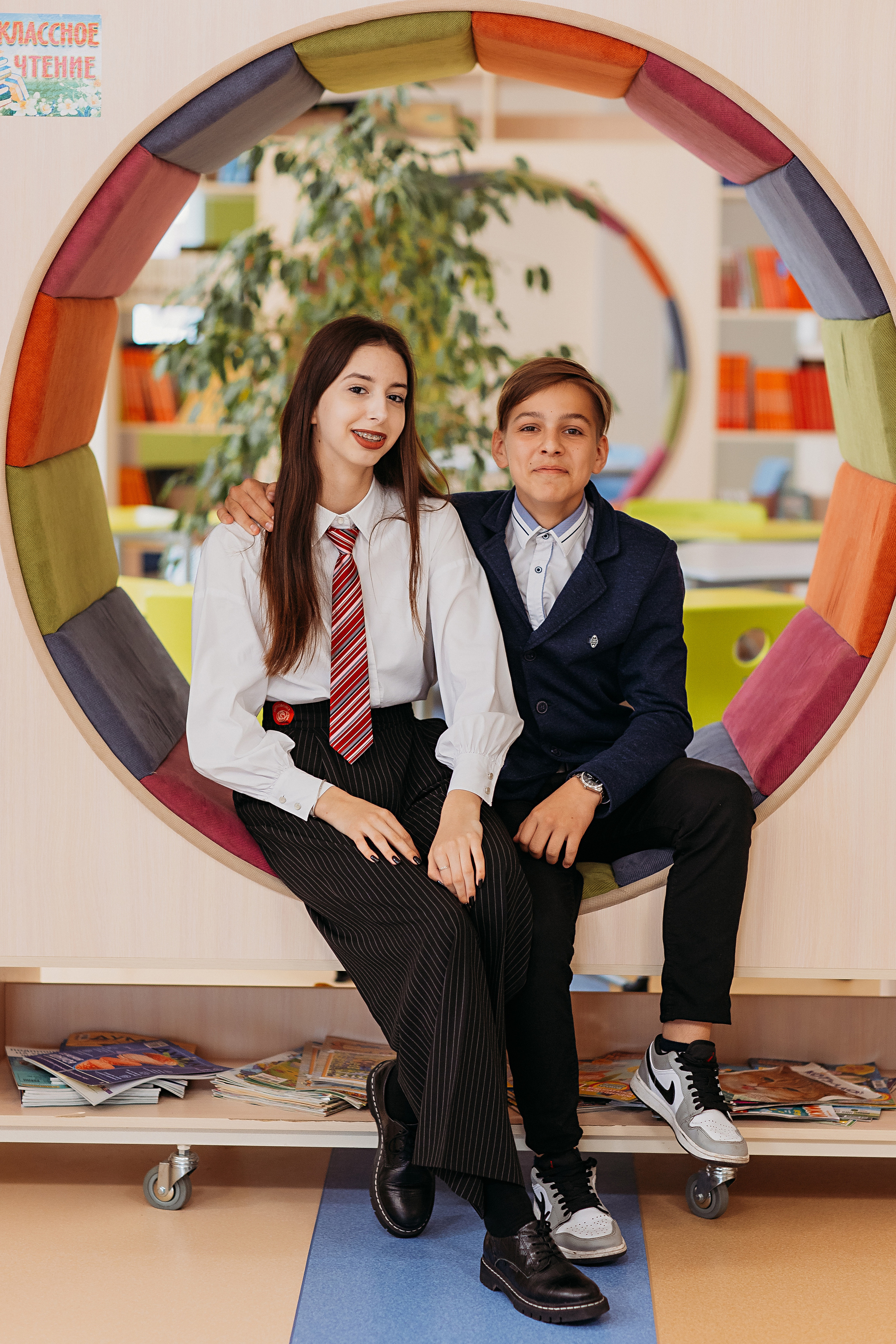 8 класс в библиотеке. Семейный фотограф Тюмень, фотограф на роды Салмина Мария