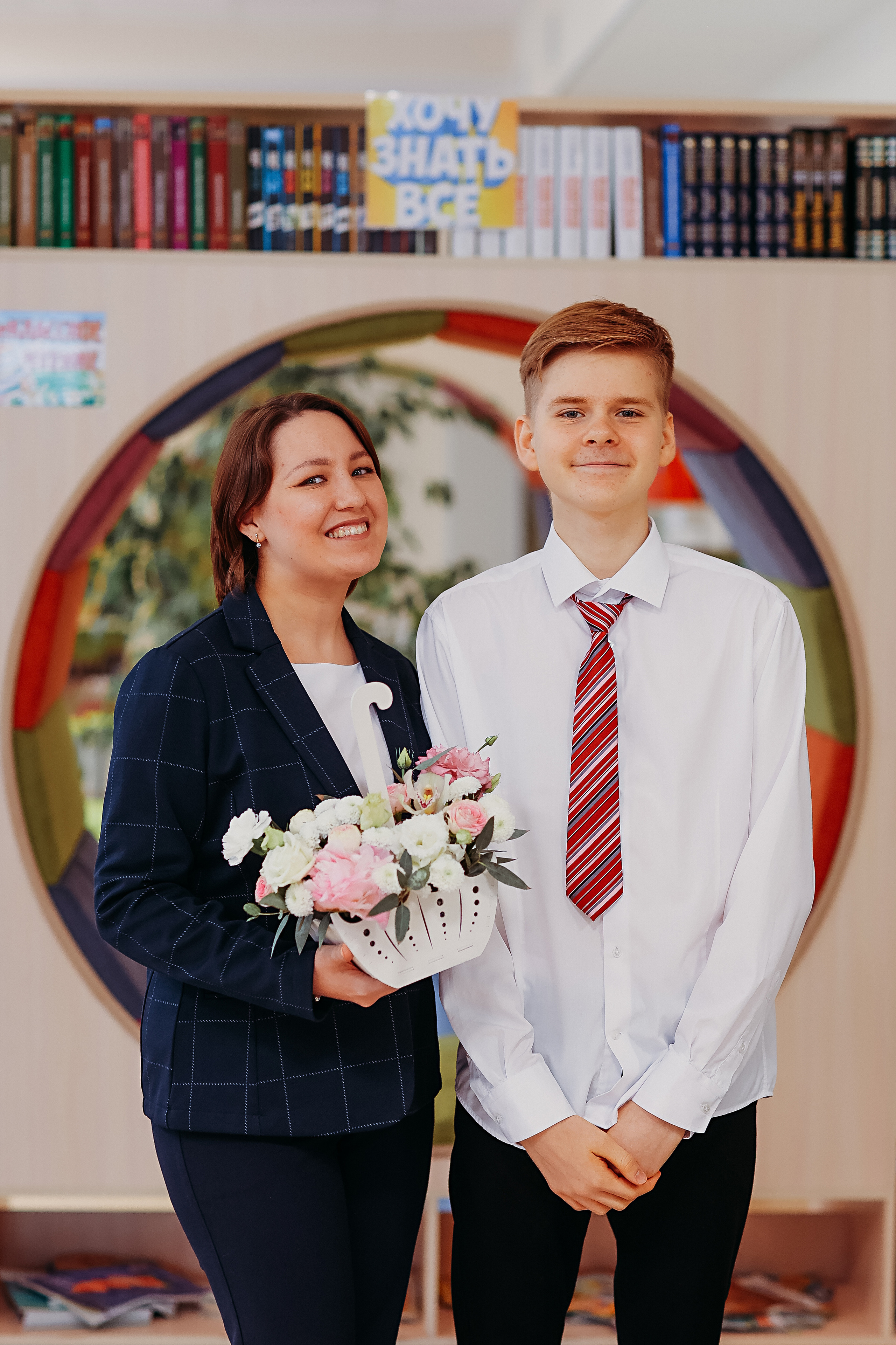 8 класс в библиотеке. Семейный фотограф Тюмень, фотограф на роды Салмина Мария