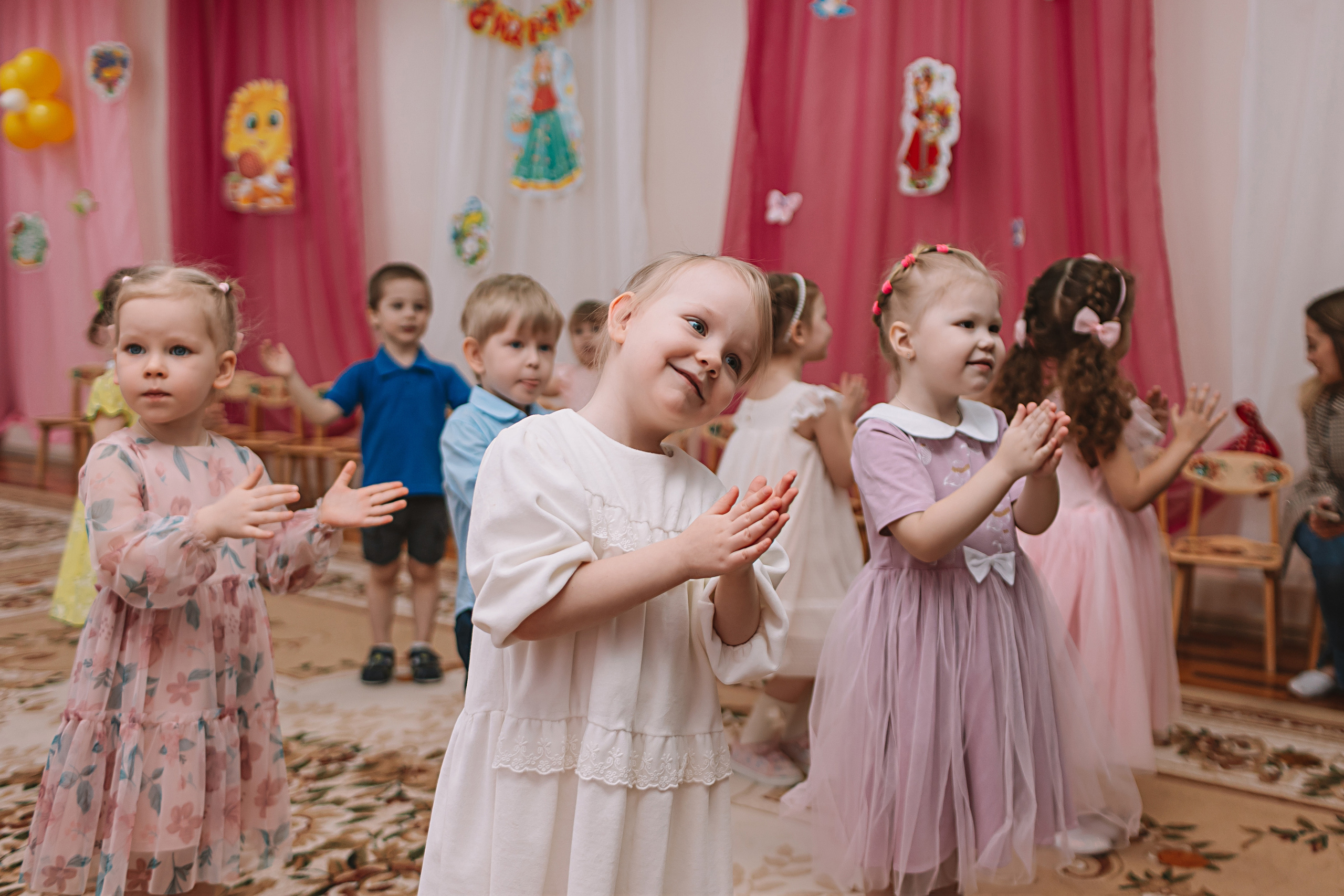 Утренник садик. Семейный фотограф Тюмень, фотограф на роды Салмина Мария