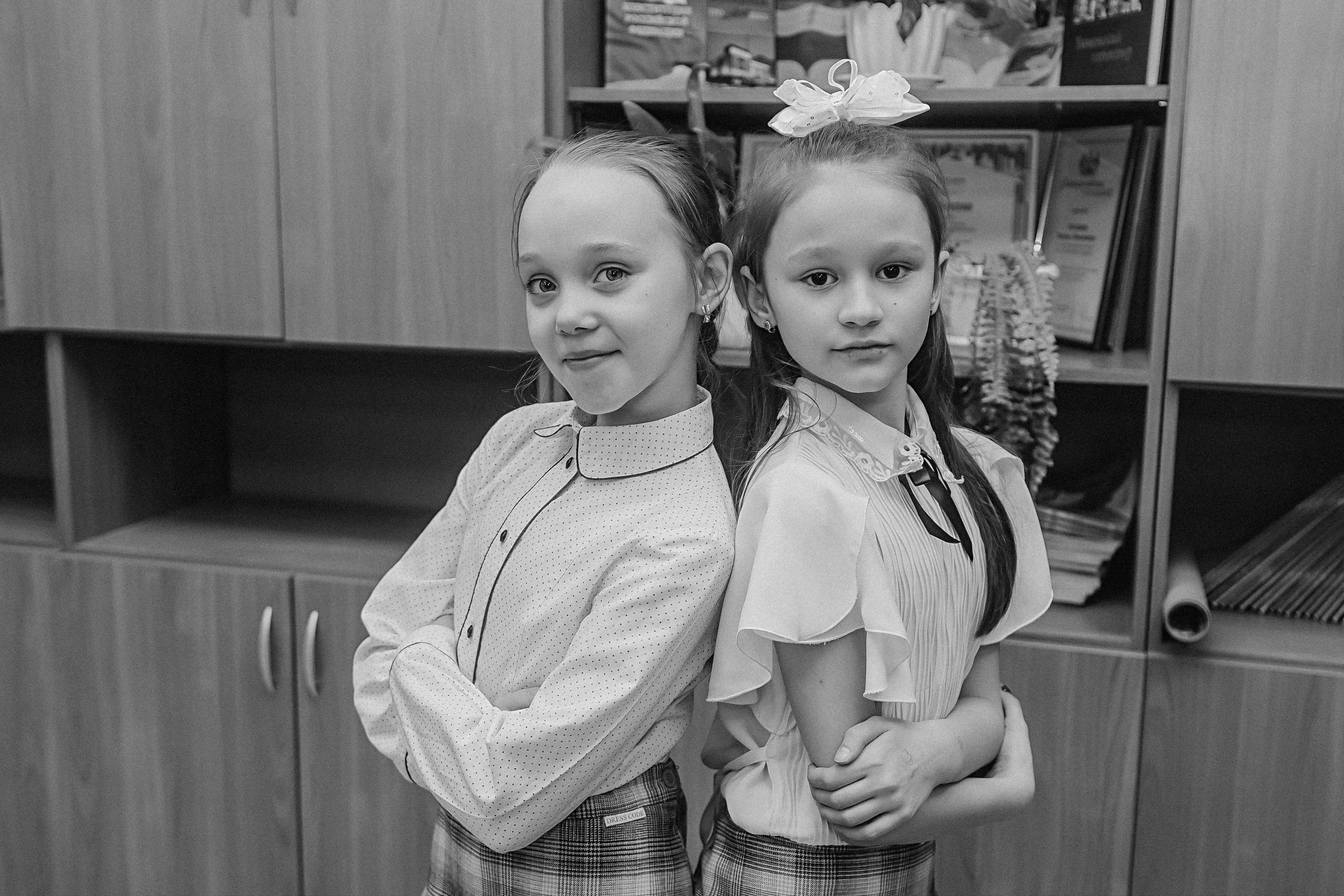 2 класс в школе. Семейный фотограф Тюмень, фотограф на роды Салмина Мария