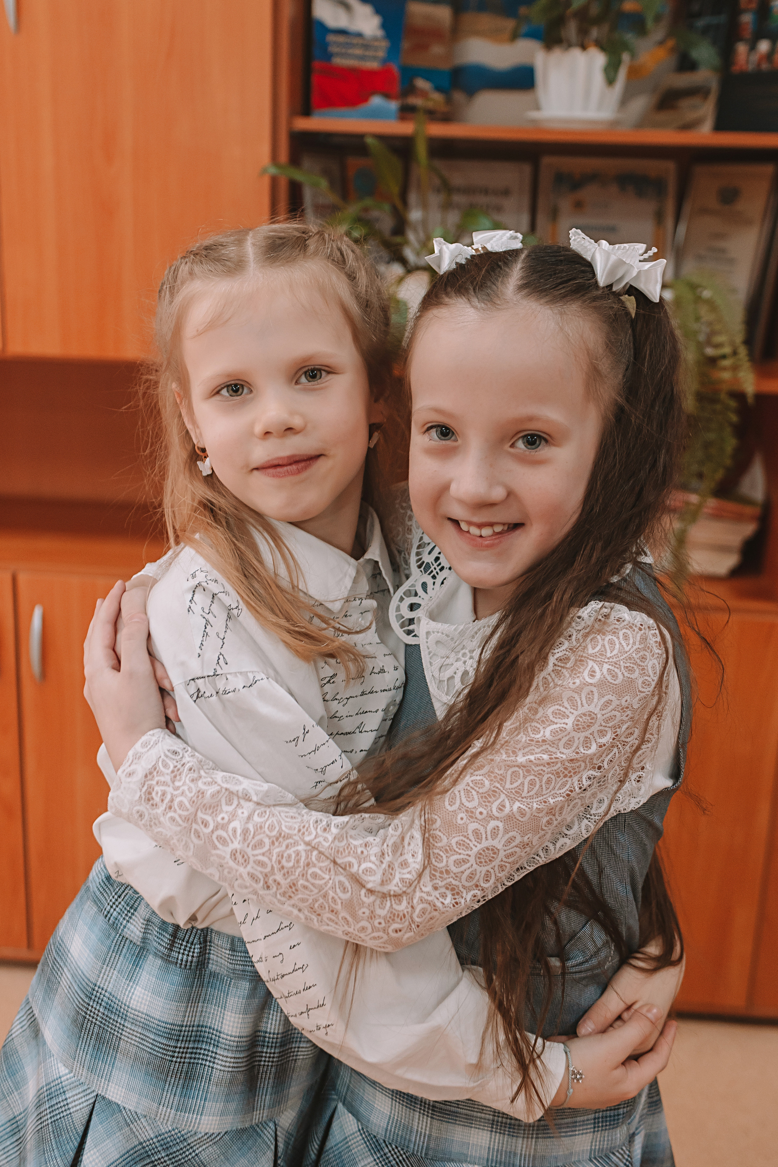 2 класс в школе. Семейный фотограф Тюмень, фотограф на роды Салмина Мария