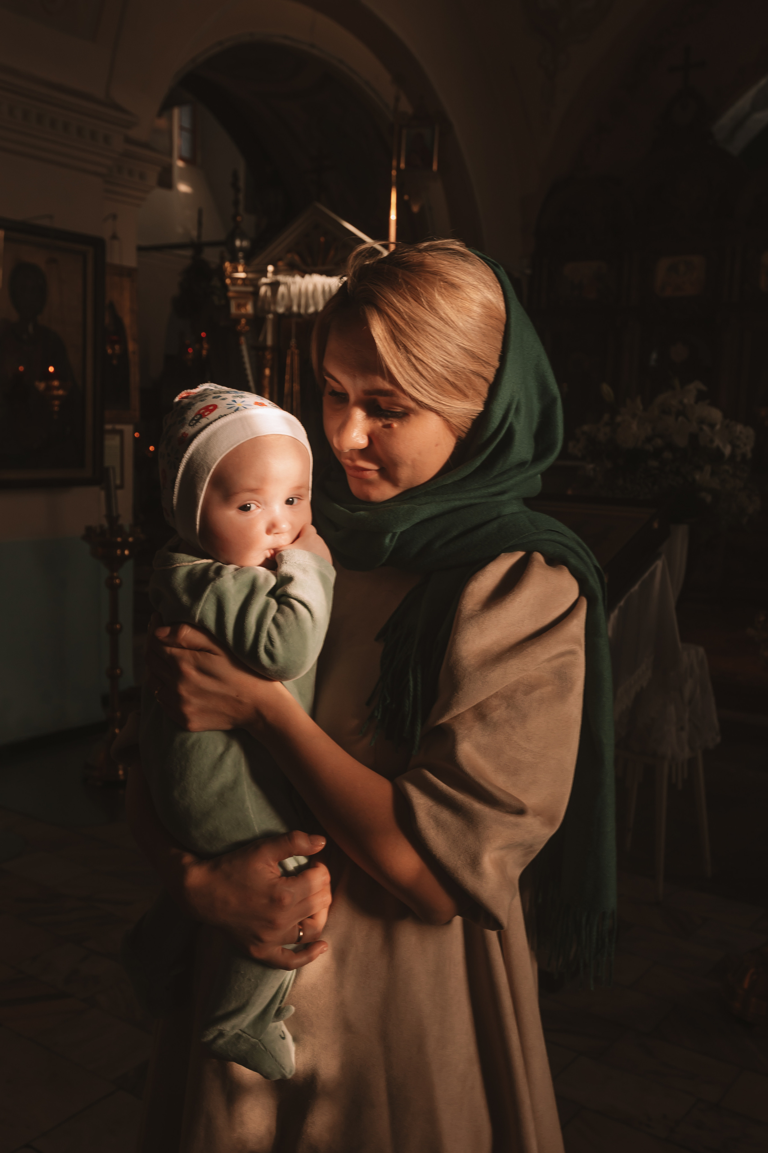 Крещение семакова. Семейный фотограф Тюмень, фотограф на роды Салмина Мария