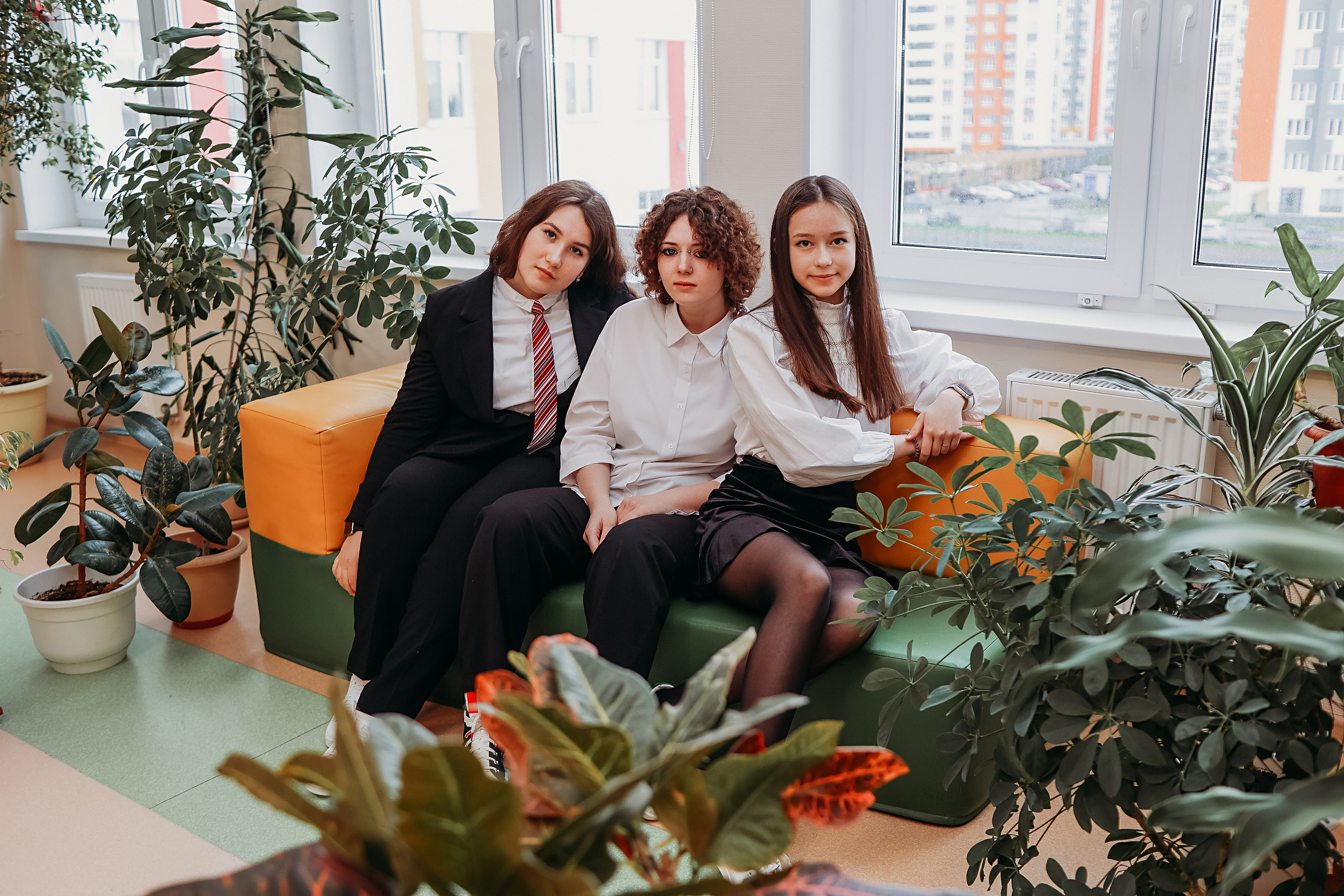 8 класс в библиотеке. Семейный фотограф Тюмень, фотограф на роды Салмина Мария