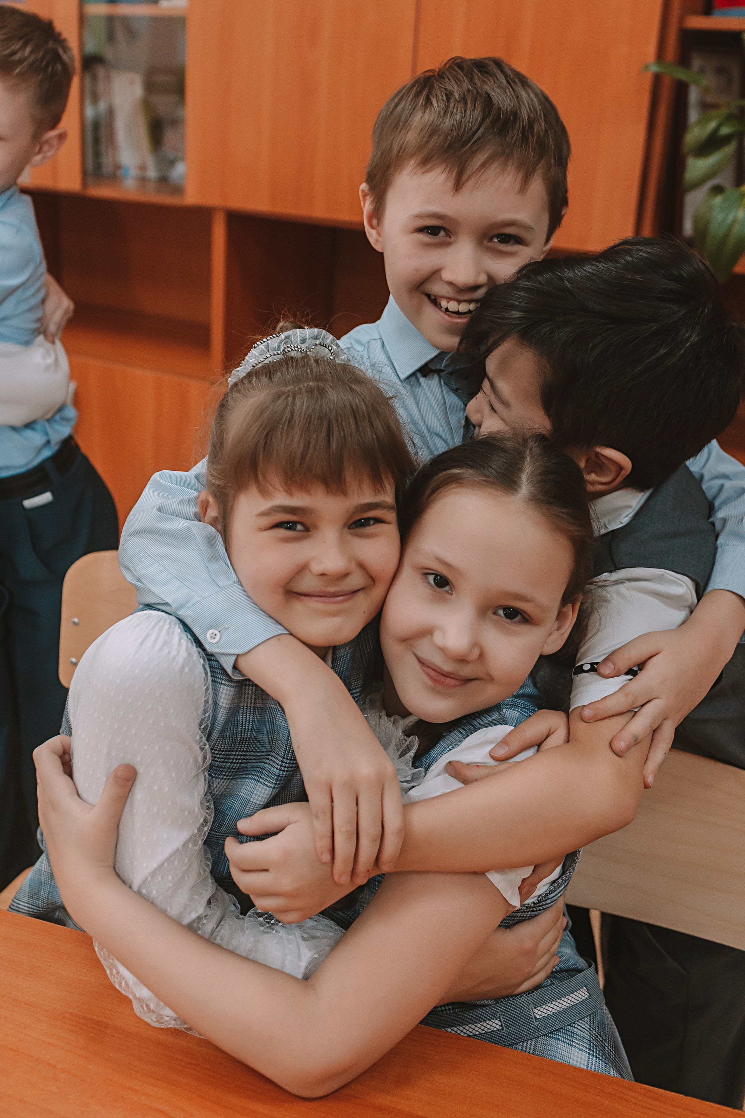 2 класс в школе. Семейный фотограф Тюмень, фотограф на роды Салмина Мария