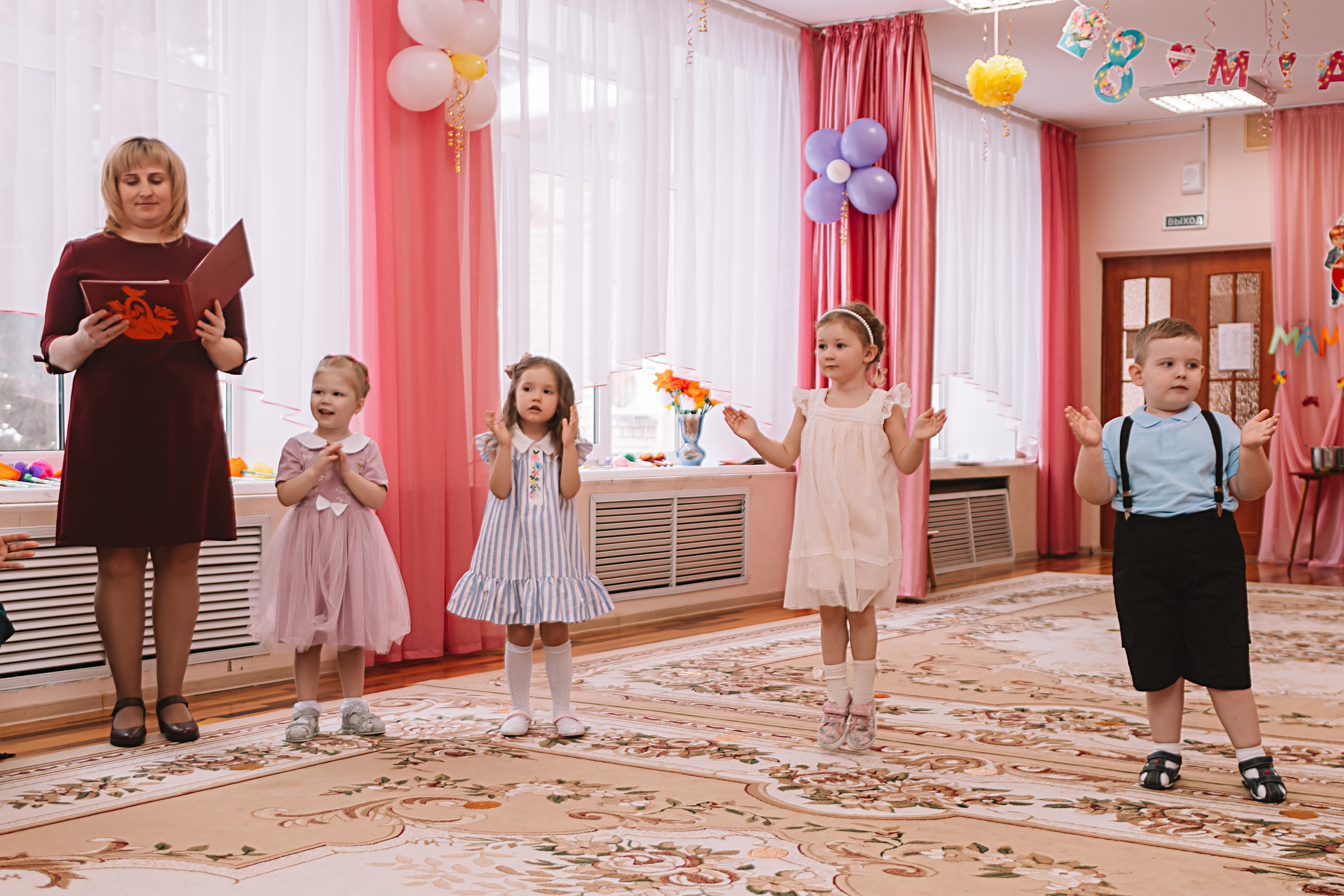 Утренник садик. Семейный фотограф Тюмень, фотограф на роды Салмина Мария