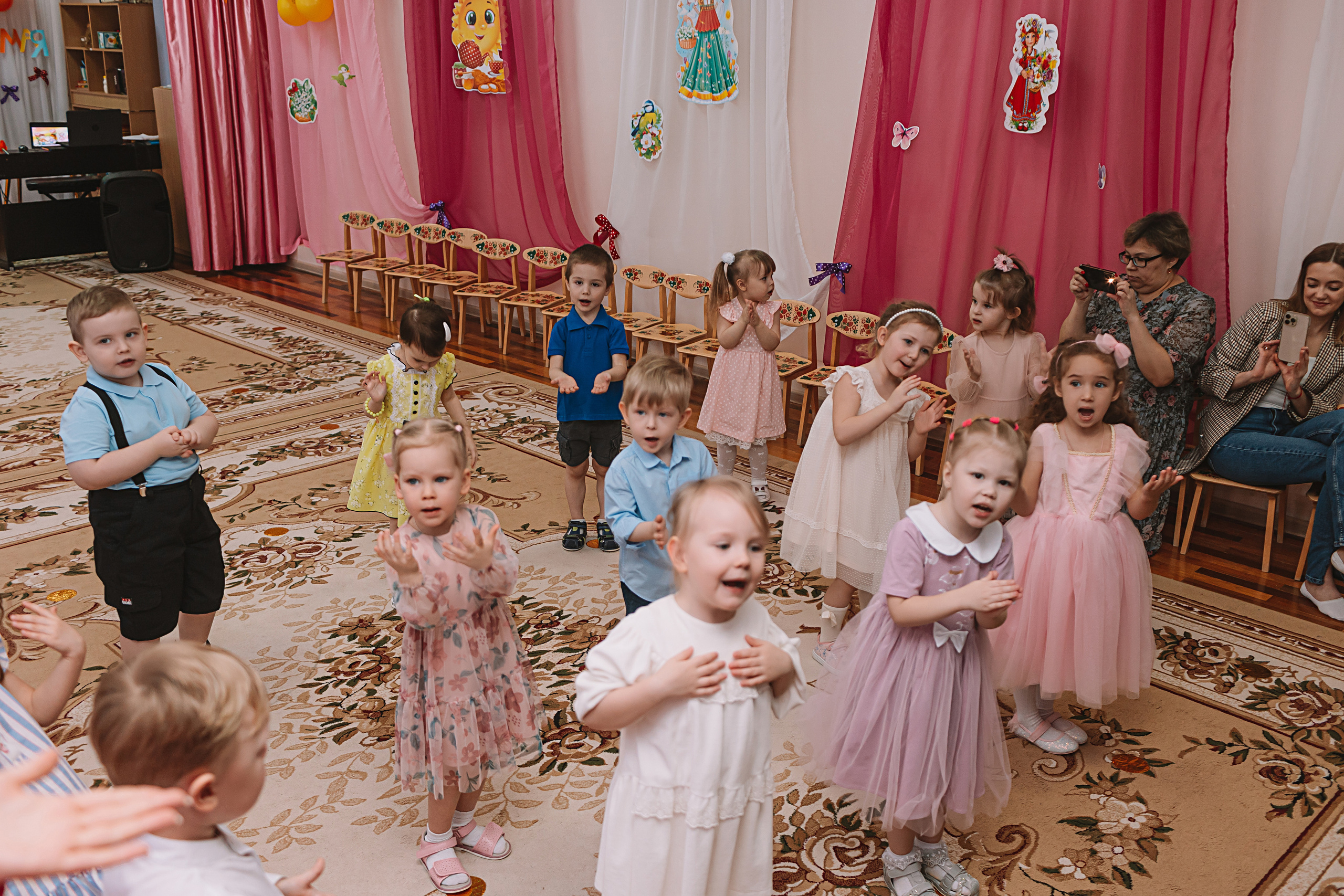 Утренник садик. Семейный фотограф Тюмень, фотограф на роды Салмина Мария