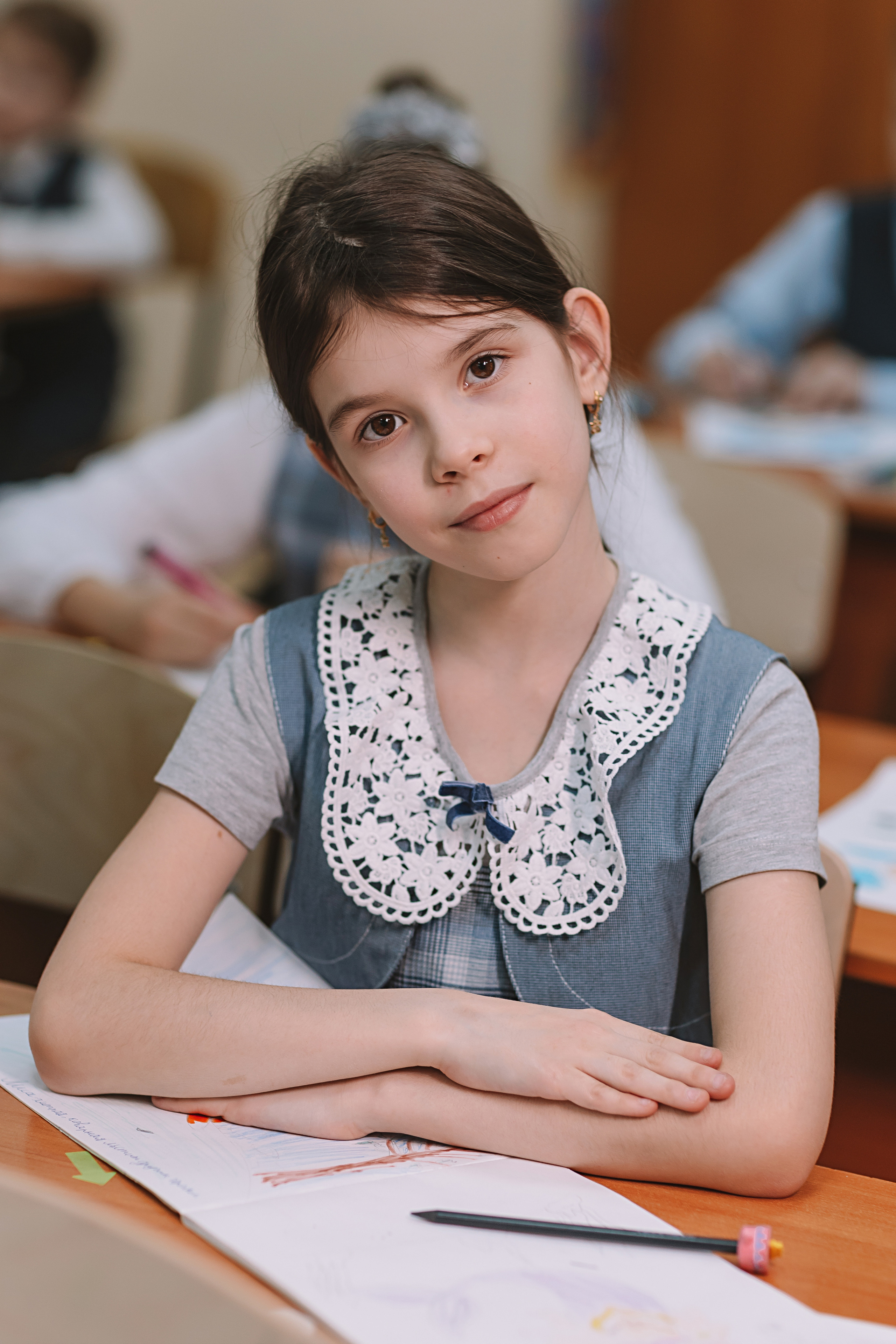 2 класс в школе. Семейный фотограф Тюмень, фотограф на роды Салмина Мария