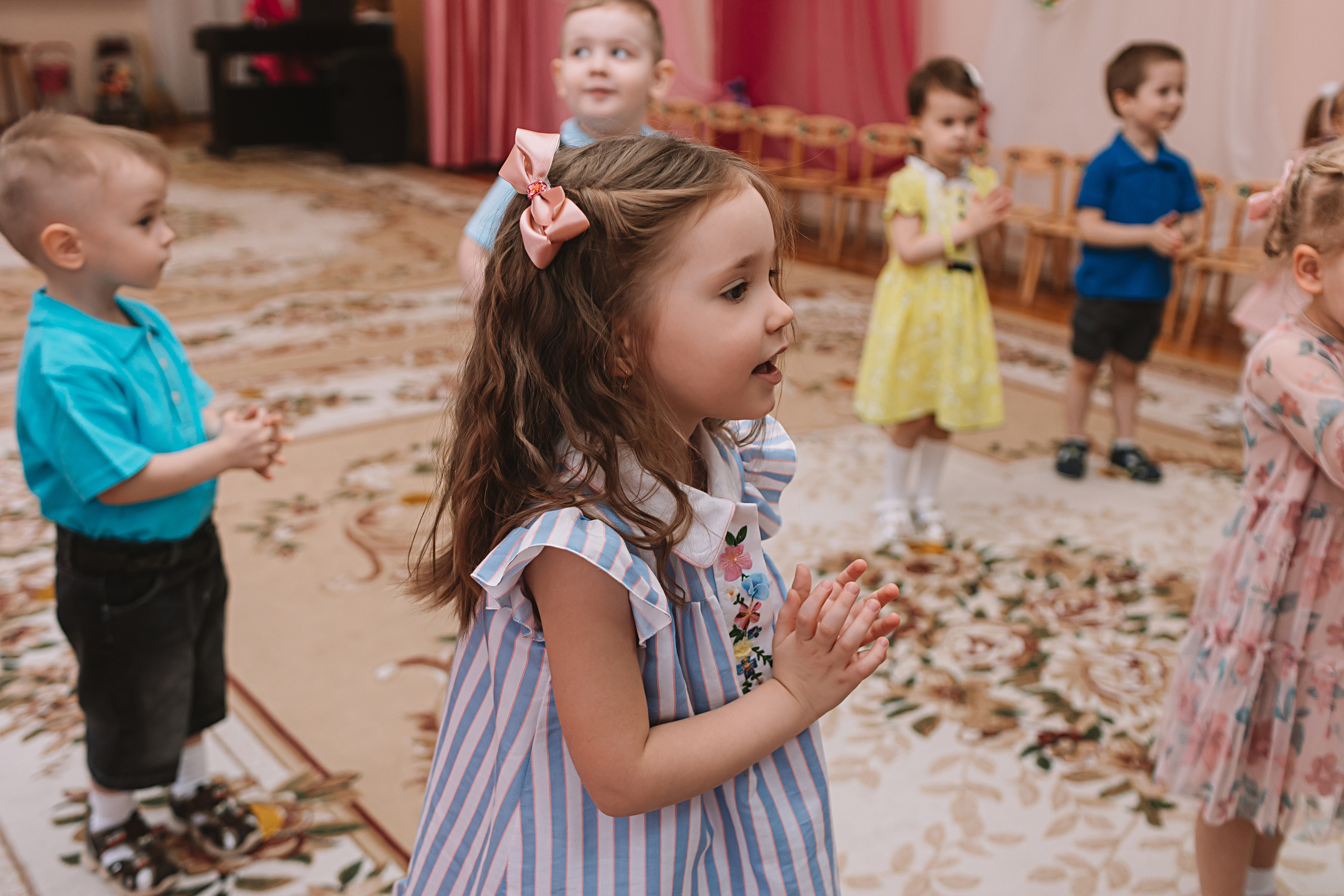 Утренник садик. Семейный фотограф Тюмень, фотограф на роды Салмина Мария