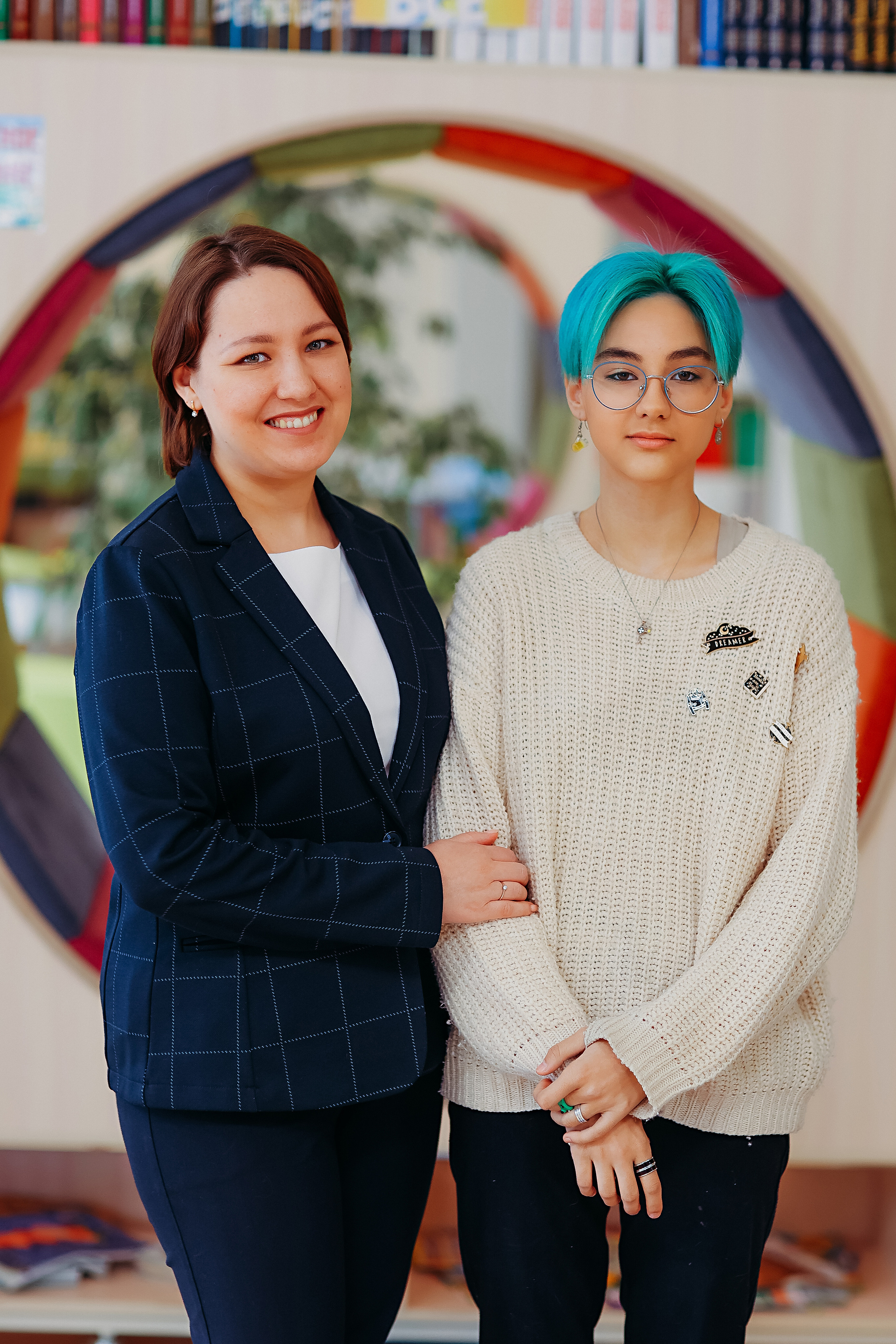 8 класс в библиотеке. Семейный фотограф Тюмень, фотограф на роды Салмина Мария