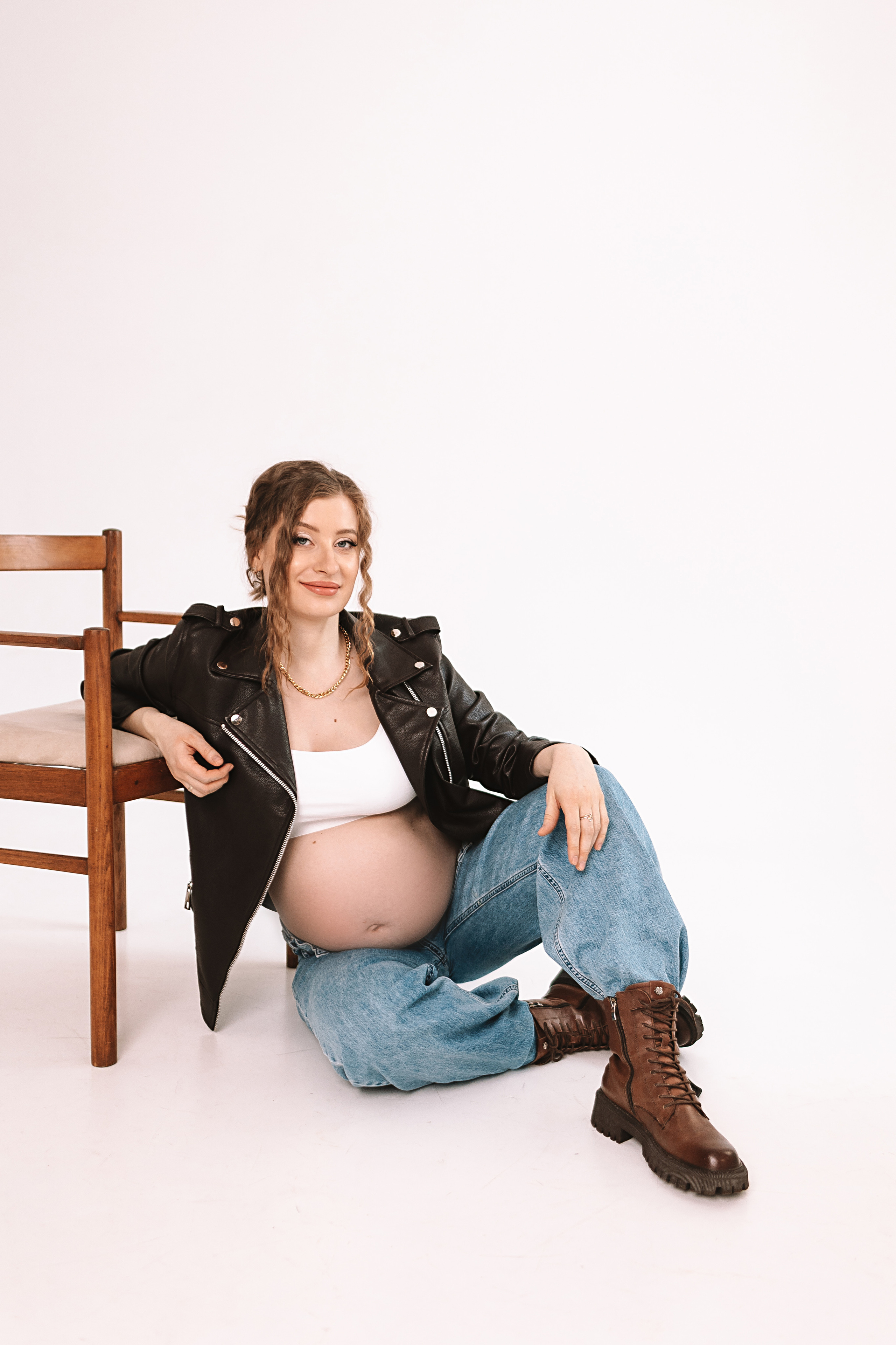 Беременность (фататум, циклорама и зал). Семейный фотограф Тюмень, фотограф на роды Салмина Мария