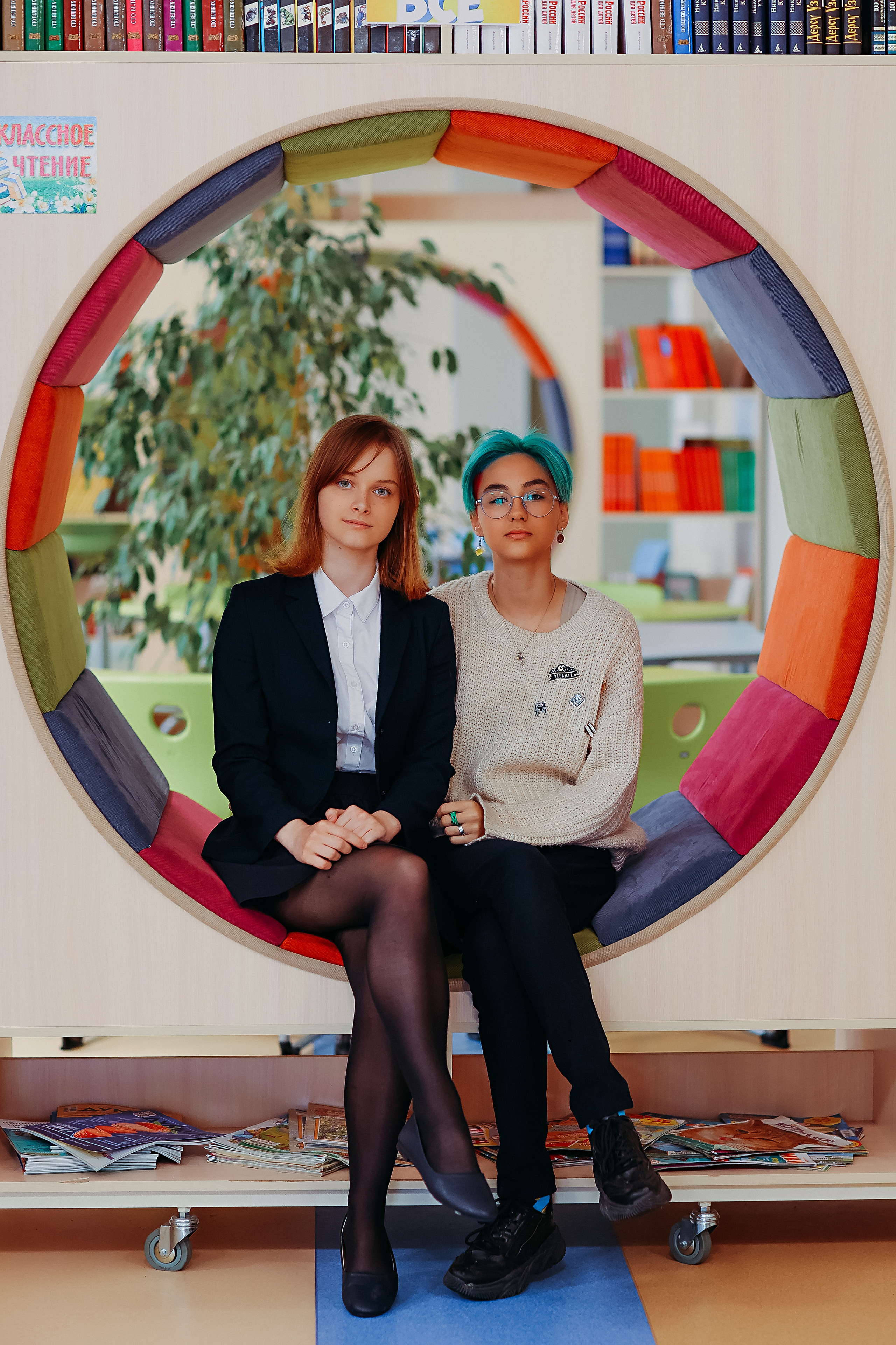 8 класс в библиотеке. Семейный фотограф Тюмень, фотограф на роды Салмина Мария