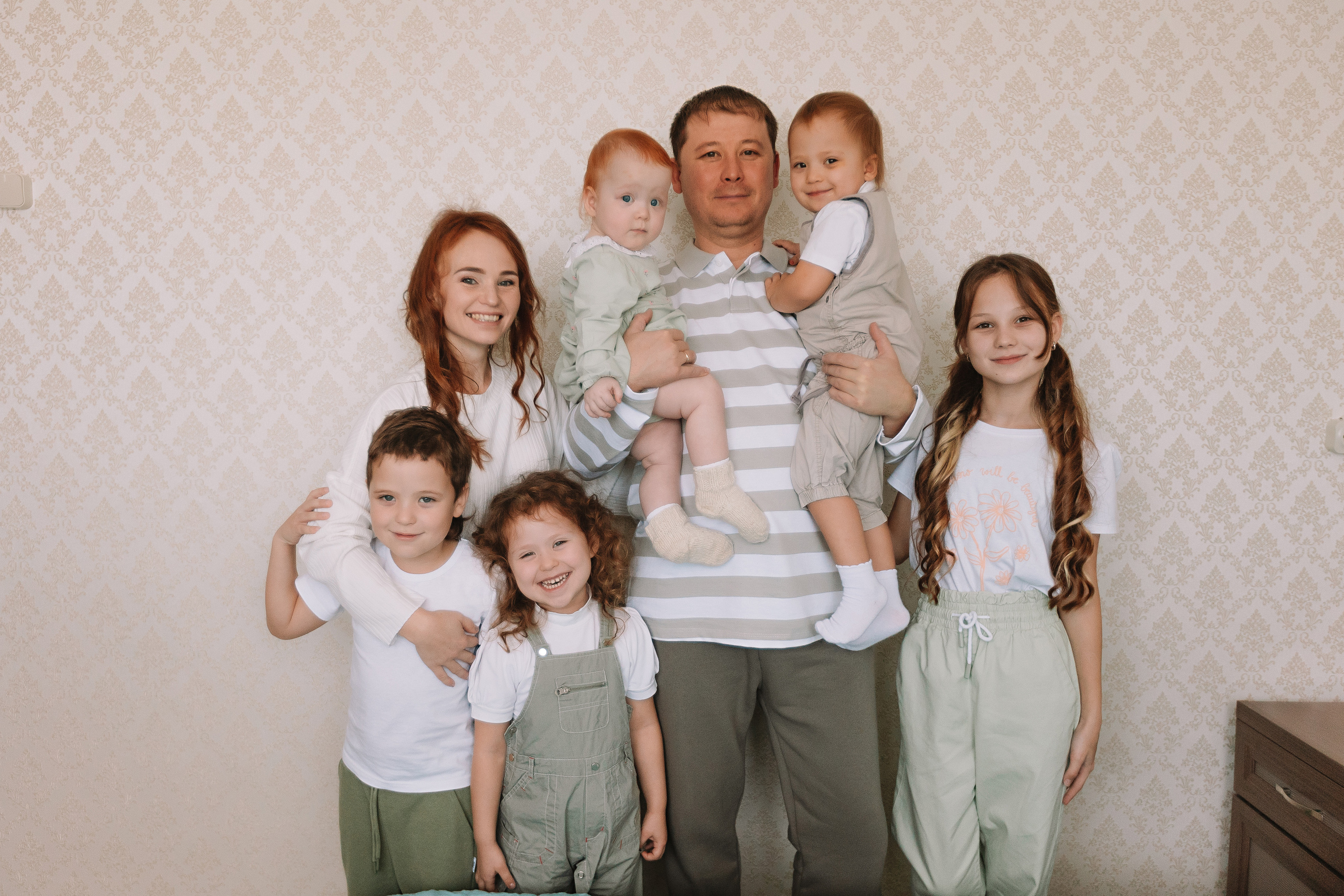 Большая семья (17 человек в частном доме, 2 часа). Семейный фотограф Тюмень, фотограф на роды Салмина Мария