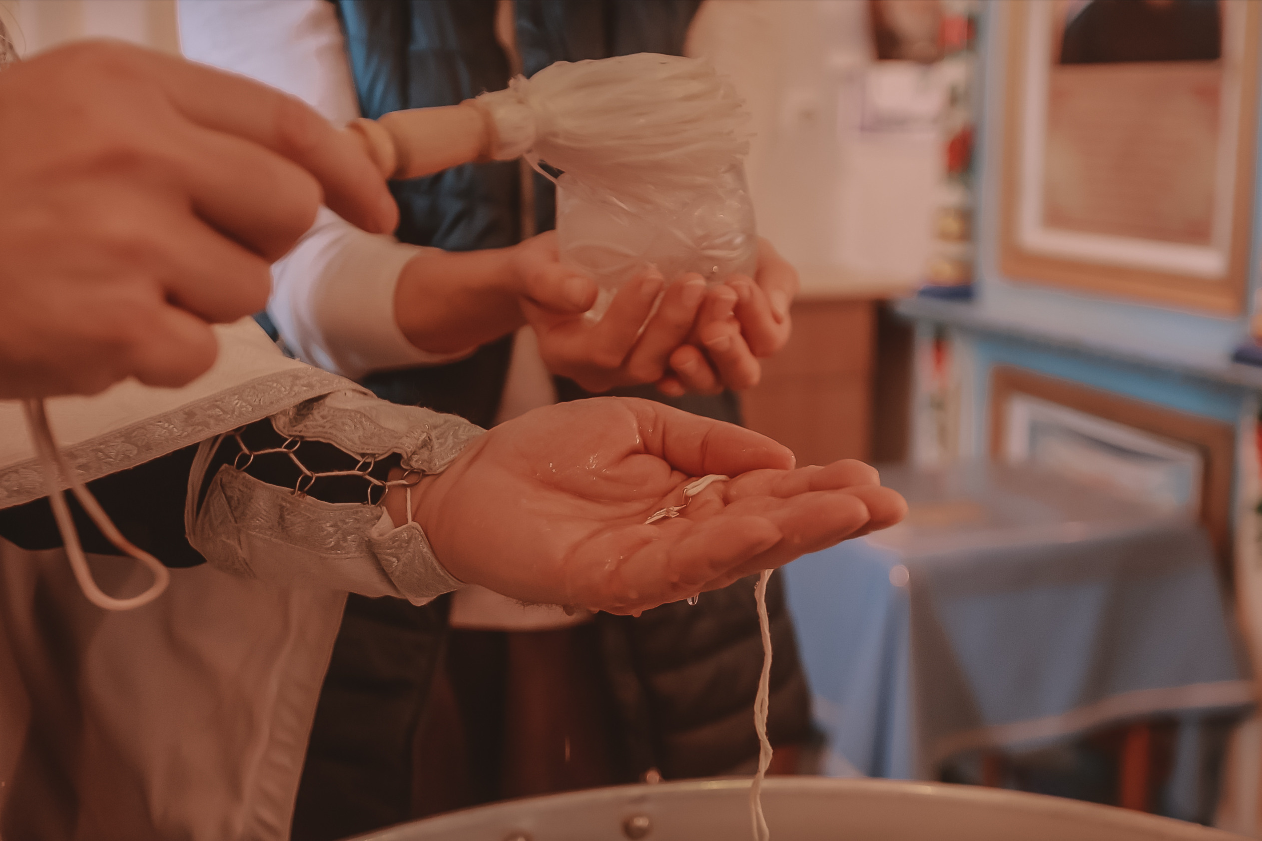 Крещение семакова. Семейный фотограф Тюмень, фотограф на роды Салмина Мария