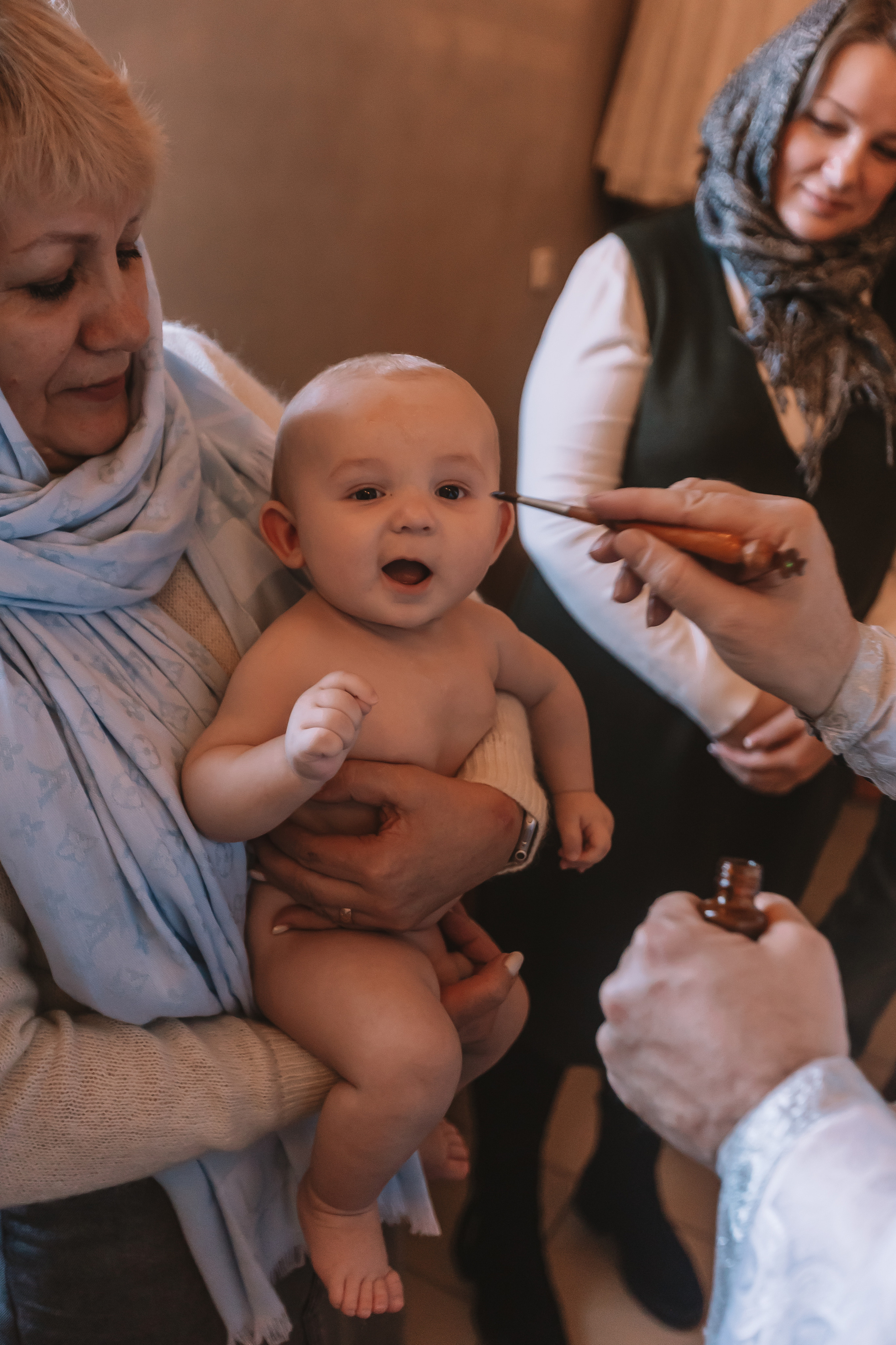 Крещение семакова. Семейный фотограф Тюмень, фотограф на роды Салмина Мария