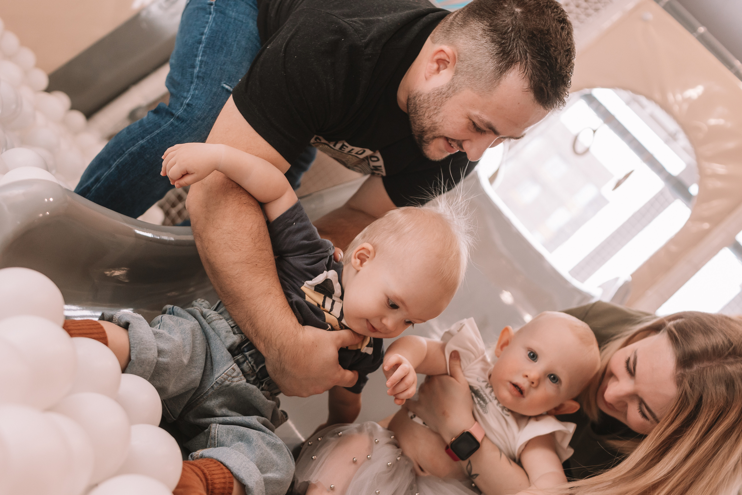 Первый годик в игровой. Семейный фотограф Тюмень, фотограф на роды Салмина Мария