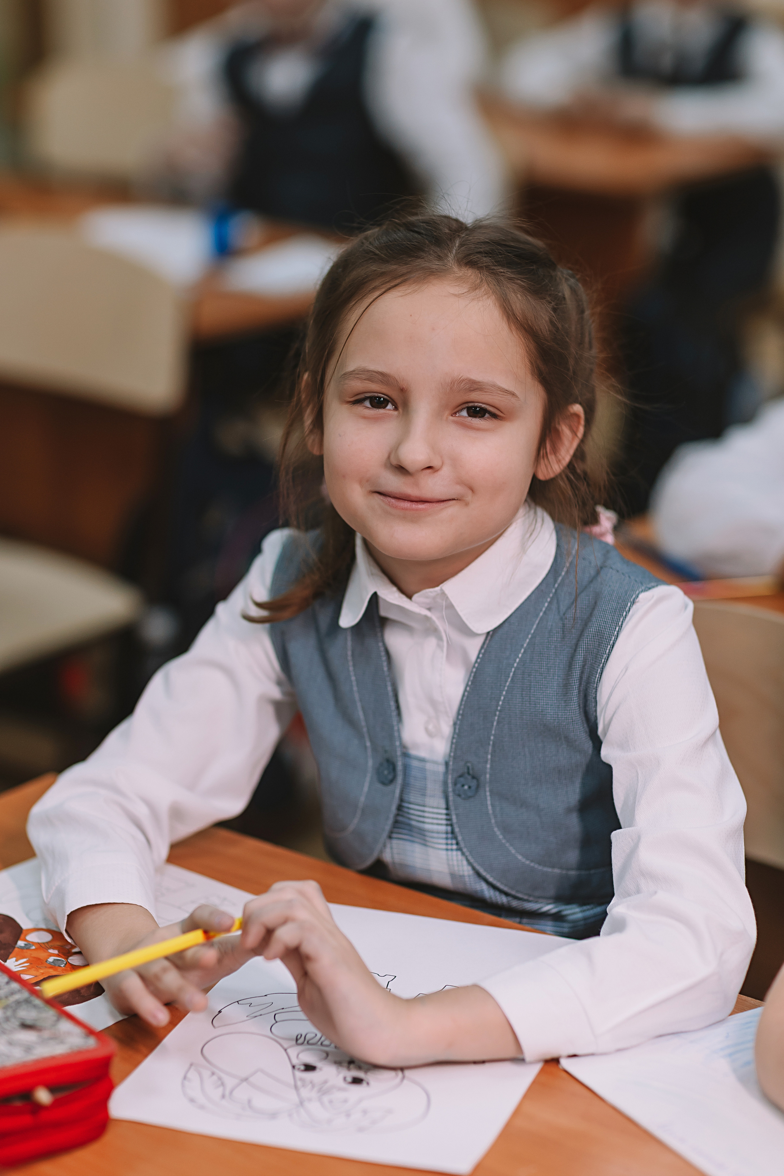 2 класс в школе. Семейный фотограф Тюмень, фотограф на роды Салмина Мария