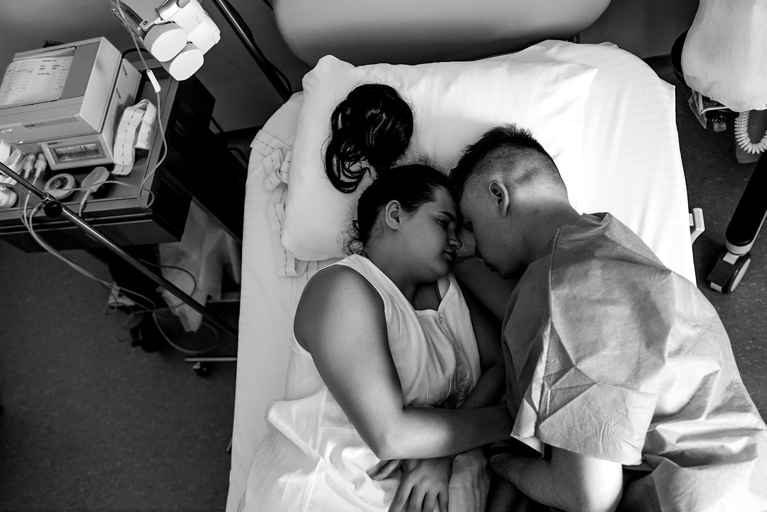 Мать и Дитя. Семейный фотограф Тюмень, фотограф на роды Салмина Мария