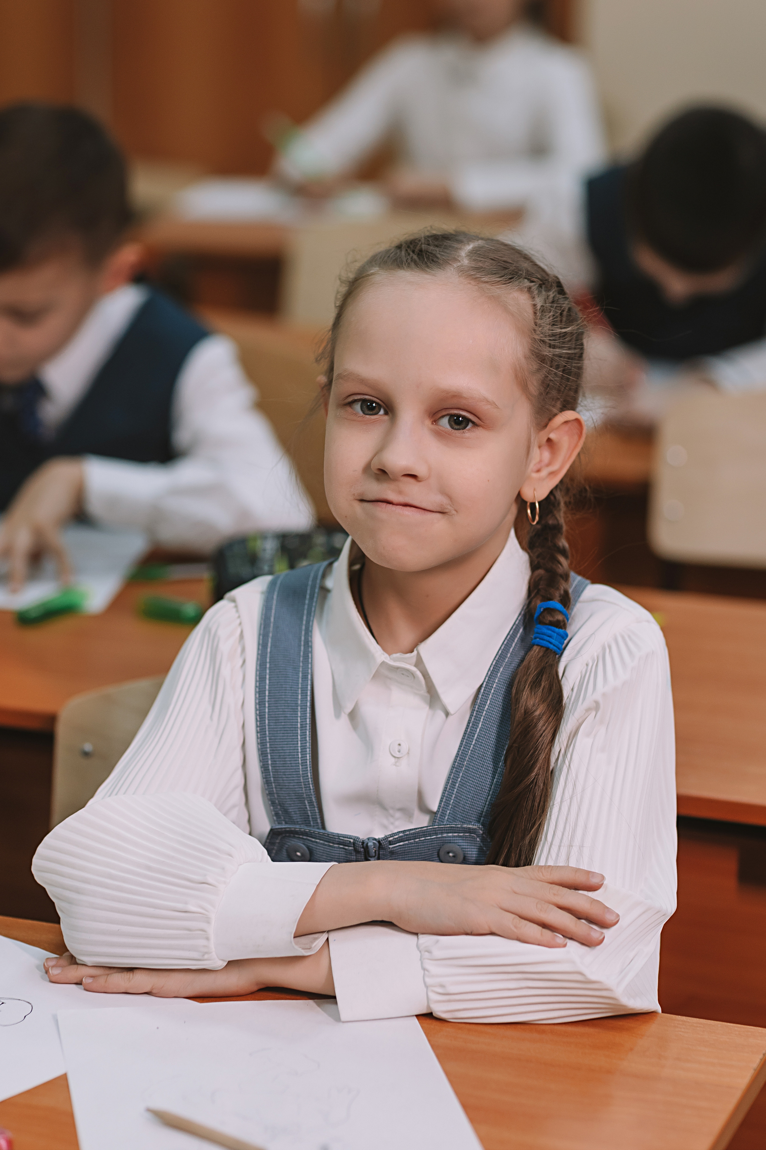 2 класс в школе. Семейный фотограф Тюмень, фотограф на роды Салмина Мария