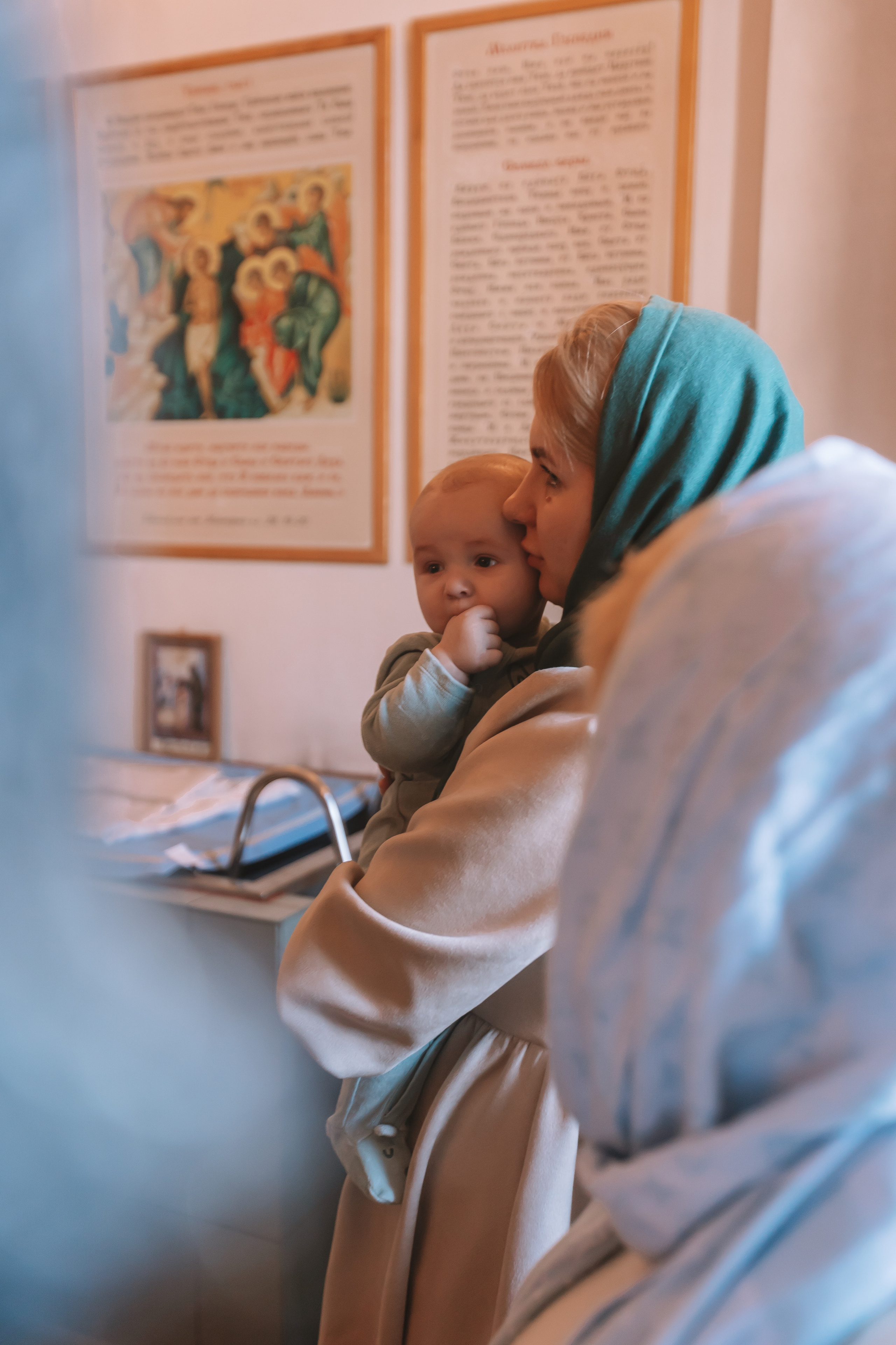 Крещение семакова. Семейный фотограф Тюмень, фотограф на роды Салмина Мария