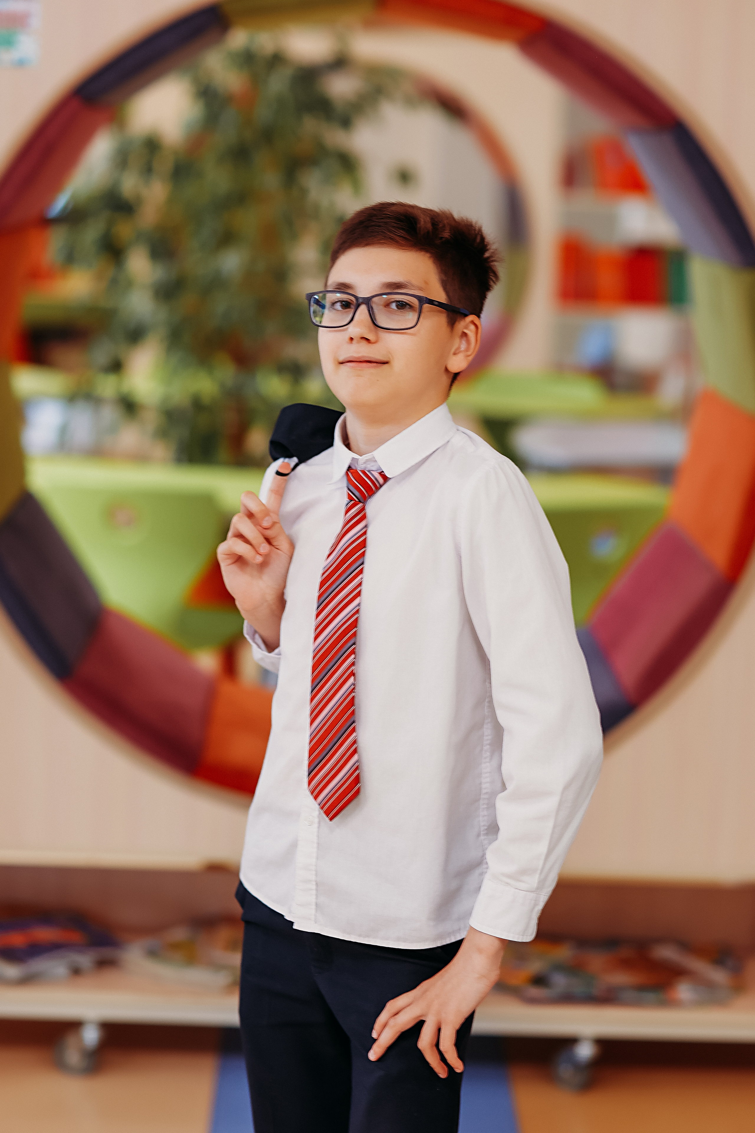 8 класс в библиотеке. Семейный фотограф Тюмень, фотограф на роды Салмина Мария