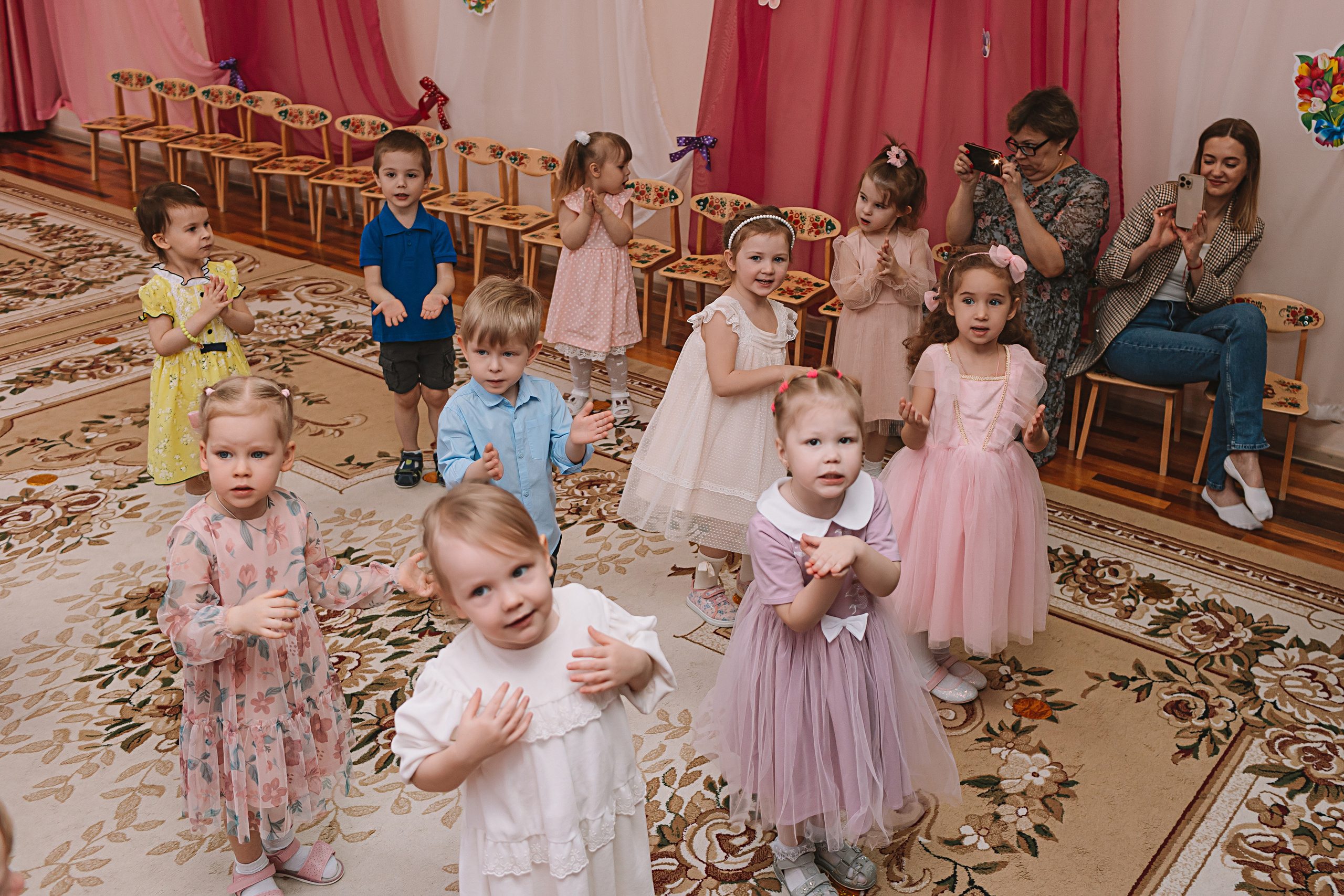 Утренник садик. Семейный фотограф Тюмень, фотограф на роды Салмина Мария
