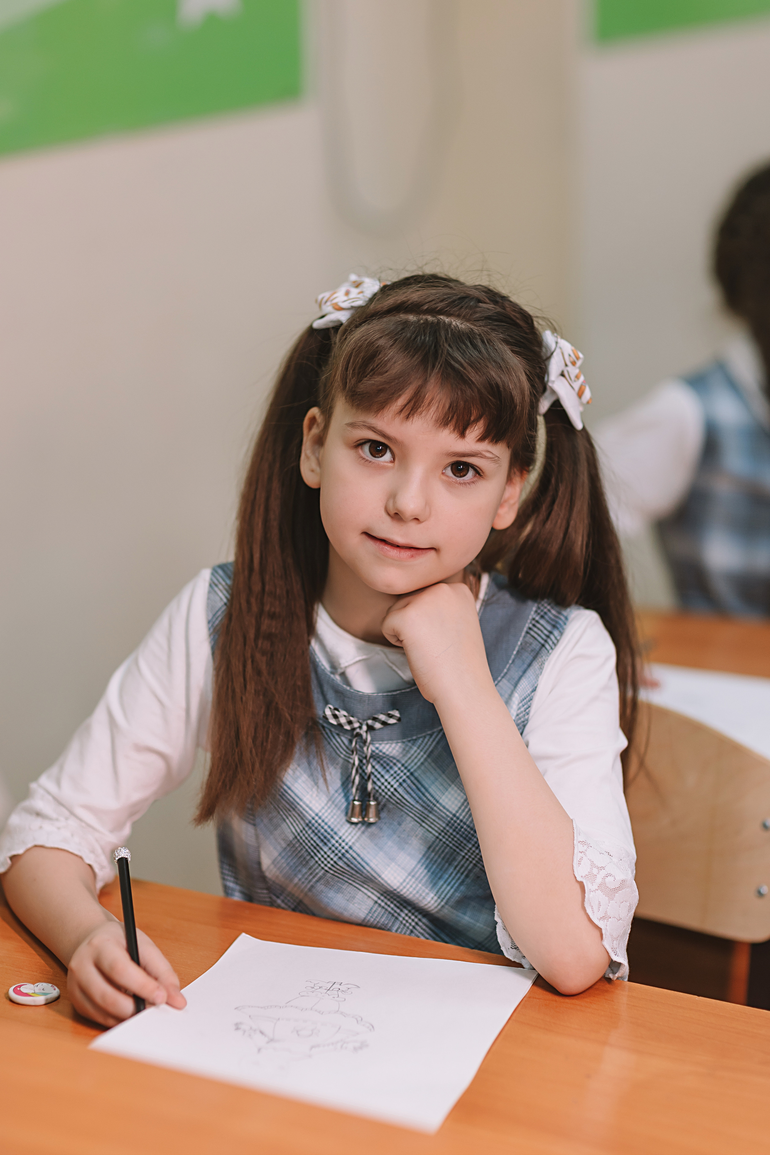 2 класс в школе. Семейный фотограф Тюмень, фотограф на роды Салмина Мария