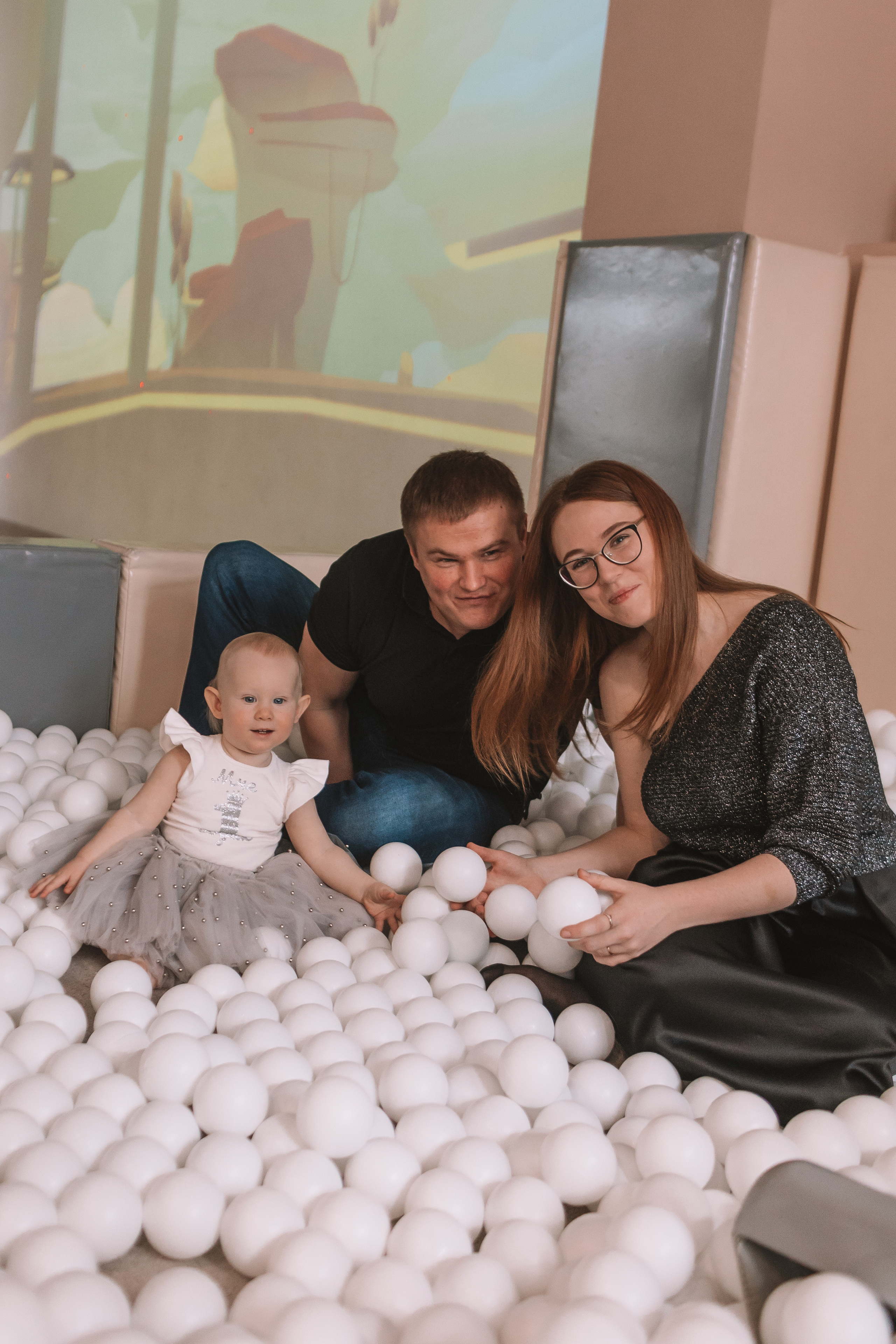 Первый годик в игровой. Семейный фотограф Тюмень, фотограф на роды Салмина Мария