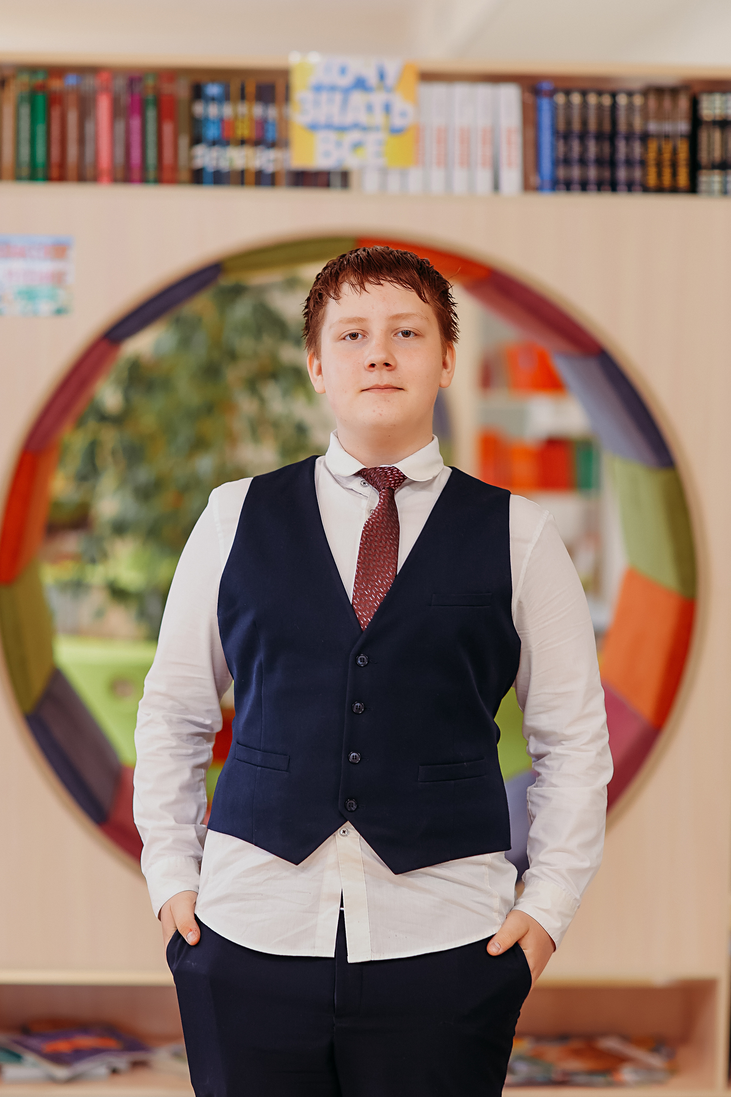 8 класс в библиотеке. Семейный фотограф Тюмень, фотограф на роды Салмина Мария