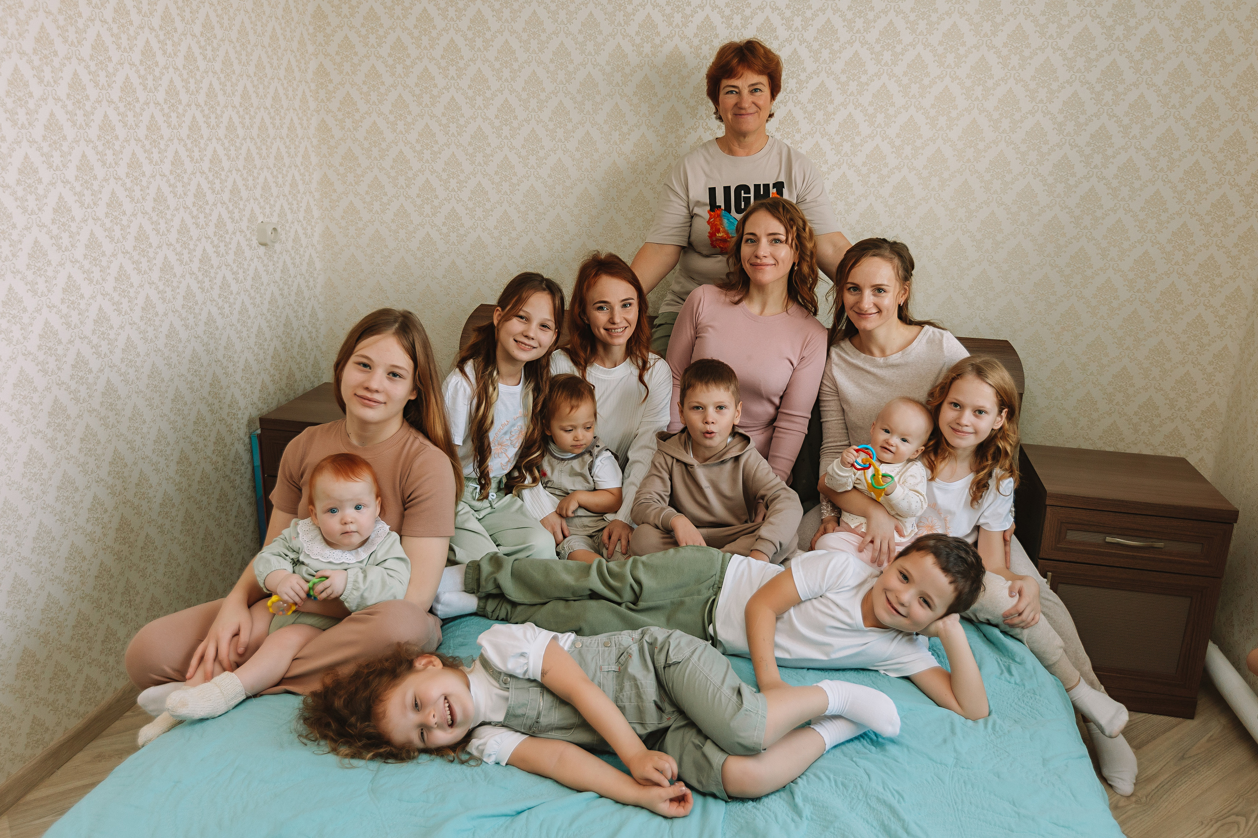 Большая семья (17 человек в частном доме, 2 часа). Семейный фотограф Тюмень, фотограф на роды Салмина Мария