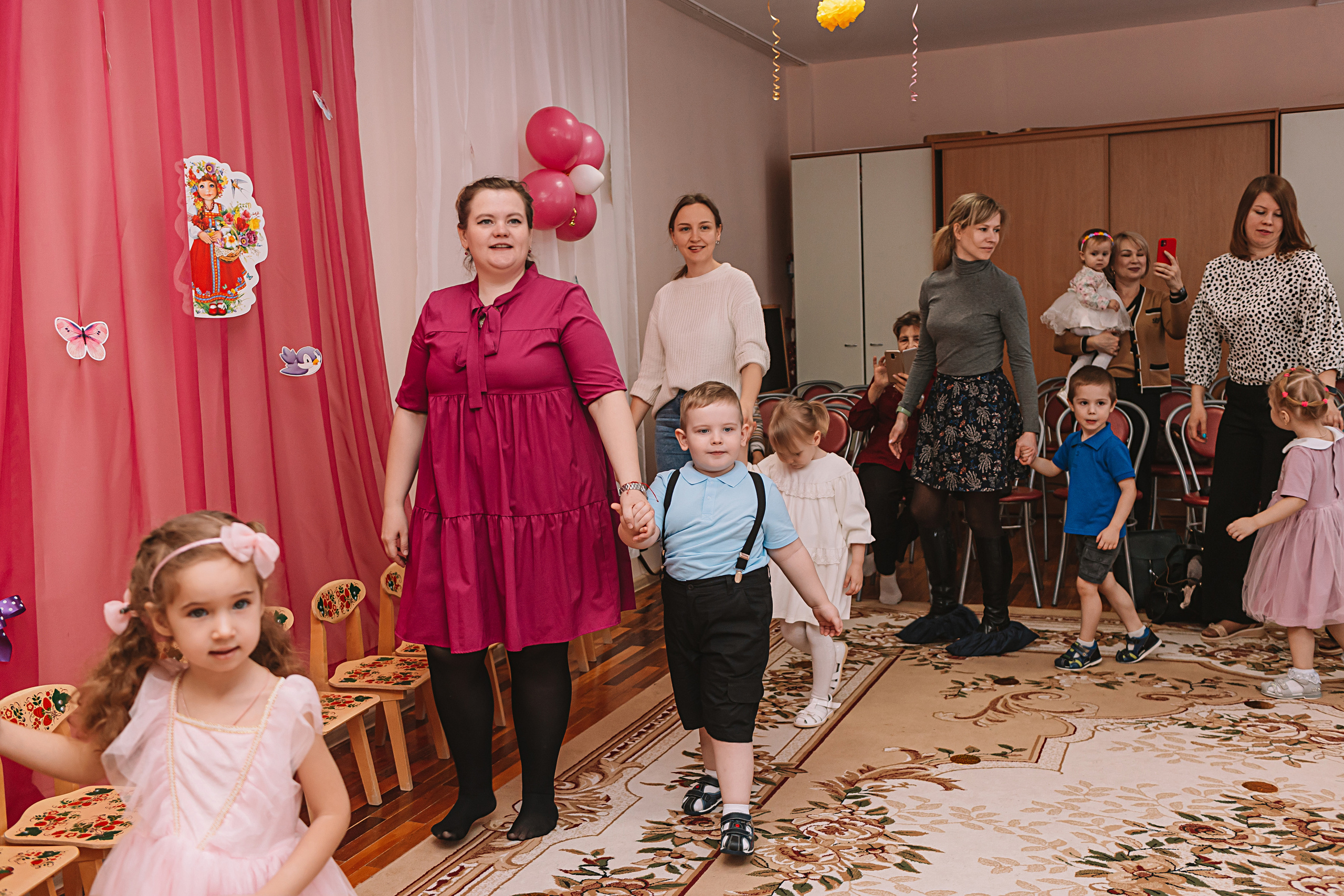 Утренник садик. Семейный фотограф Тюмень, фотограф на роды Салмина Мария