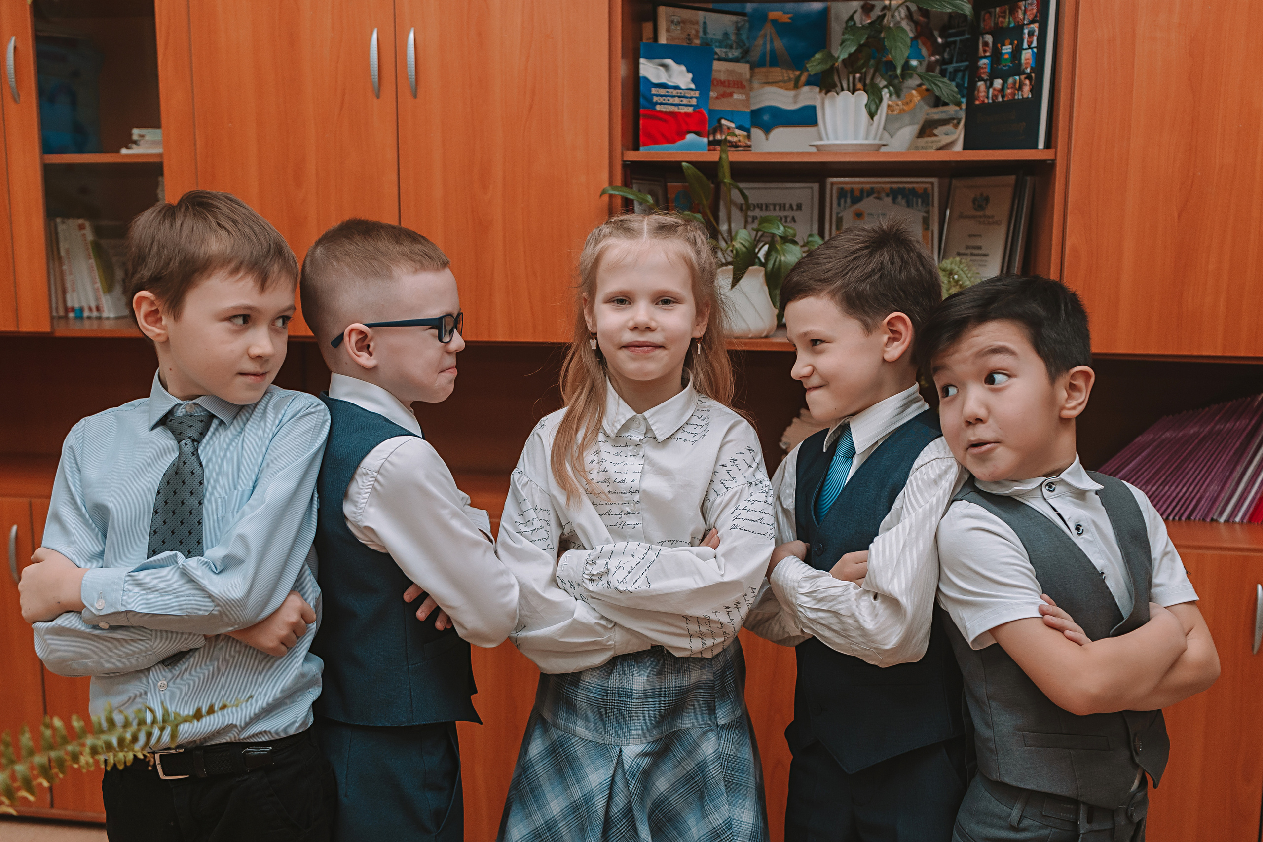 2 класс в школе. Семейный фотограф Тюмень, фотограф на роды Салмина Мария