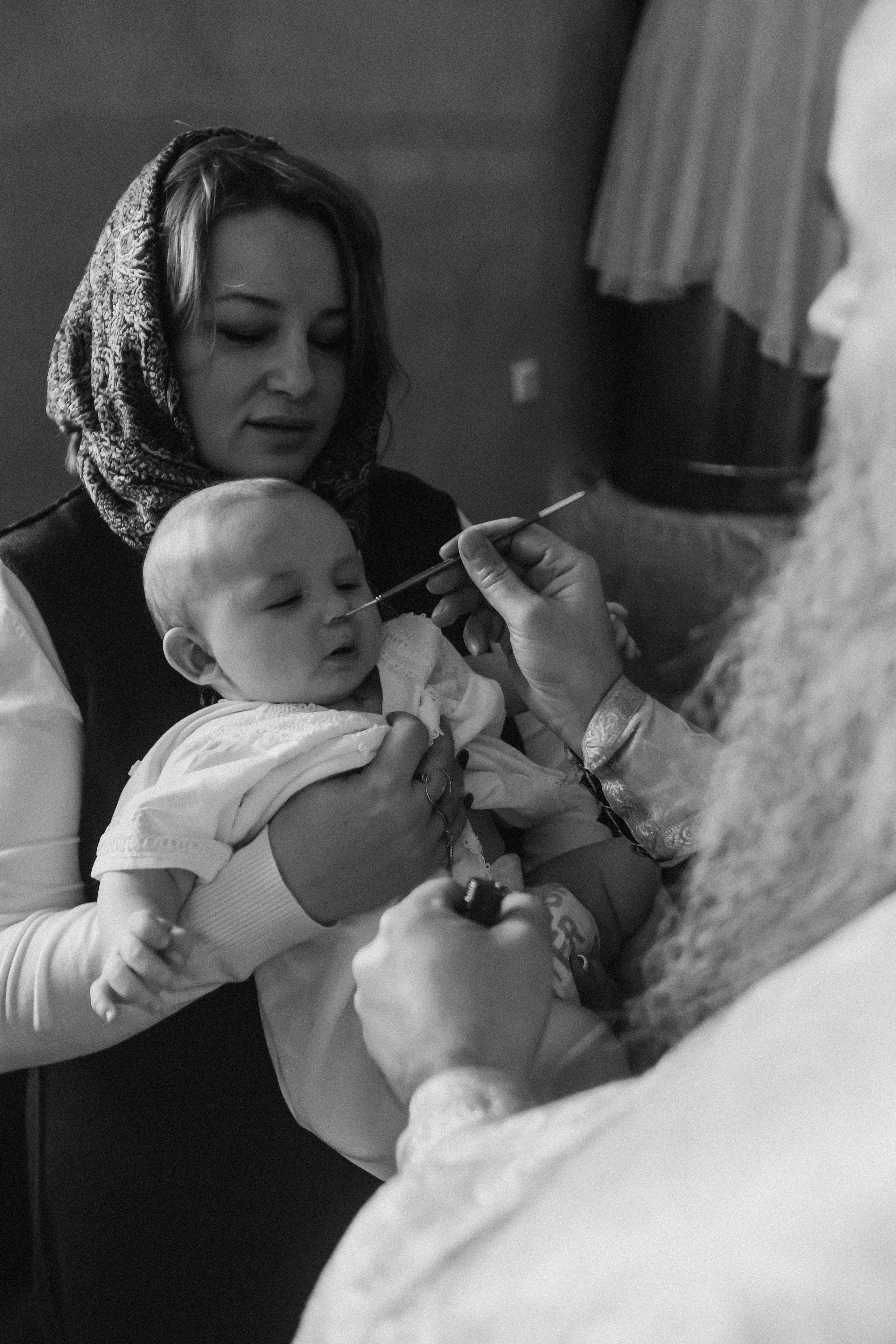 Крещение семакова. Семейный фотограф Тюмень, фотограф на роды Салмина Мария