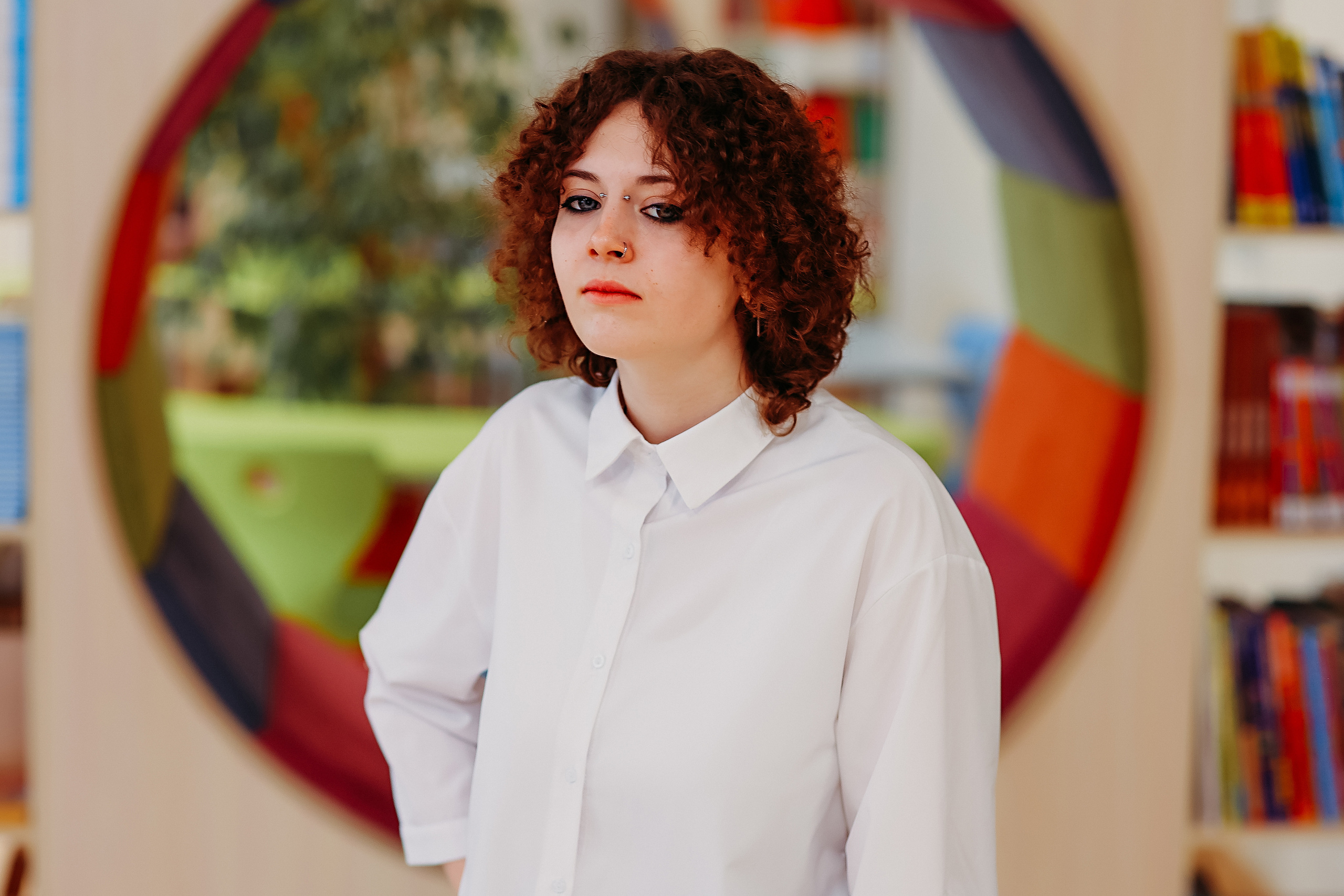 8 класс в библиотеке. Семейный фотограф Тюмень, фотограф на роды Салмина Мария