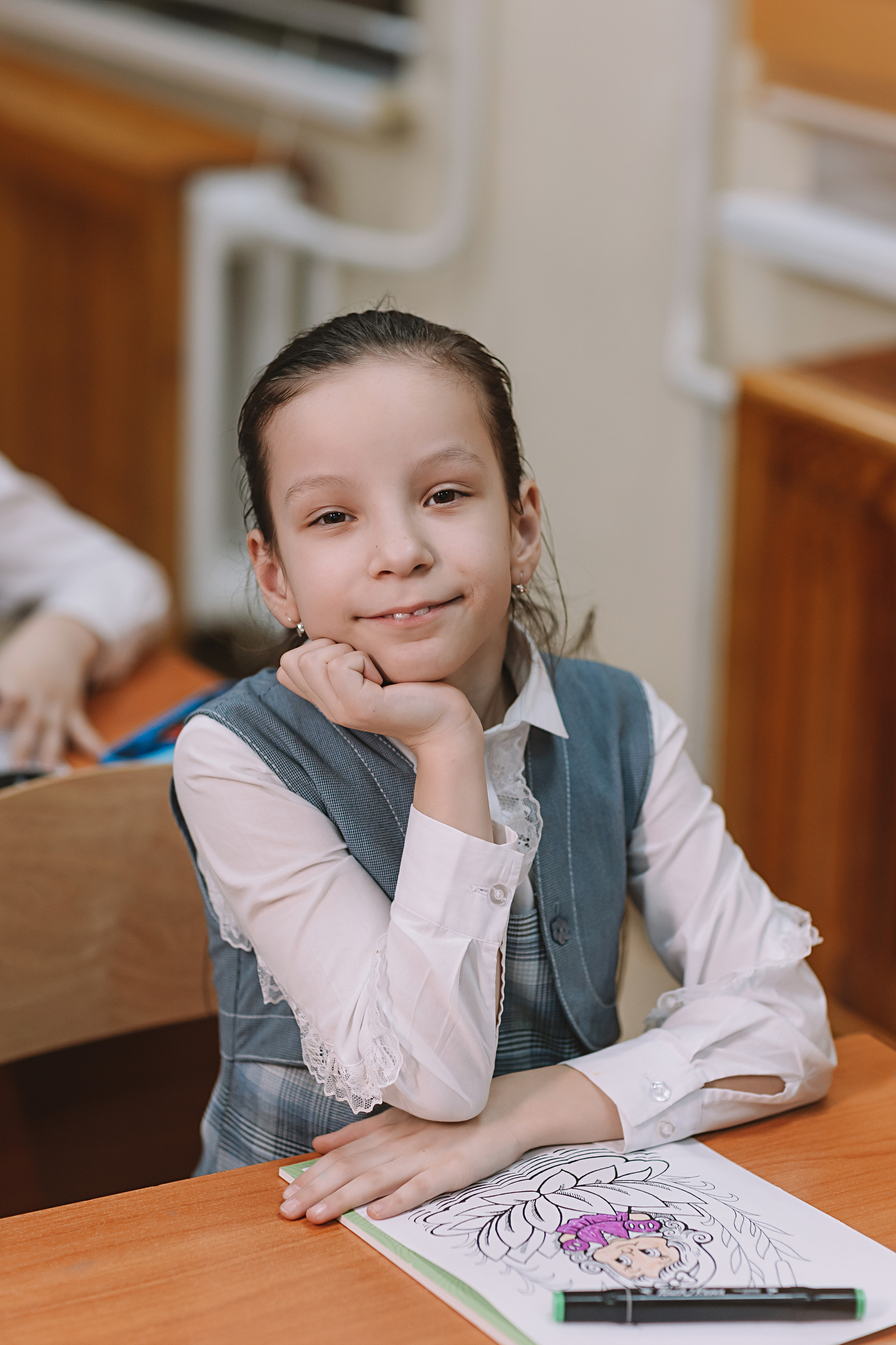 2 класс в школе. Семейный фотограф Тюмень, фотограф на роды Салмина Мария