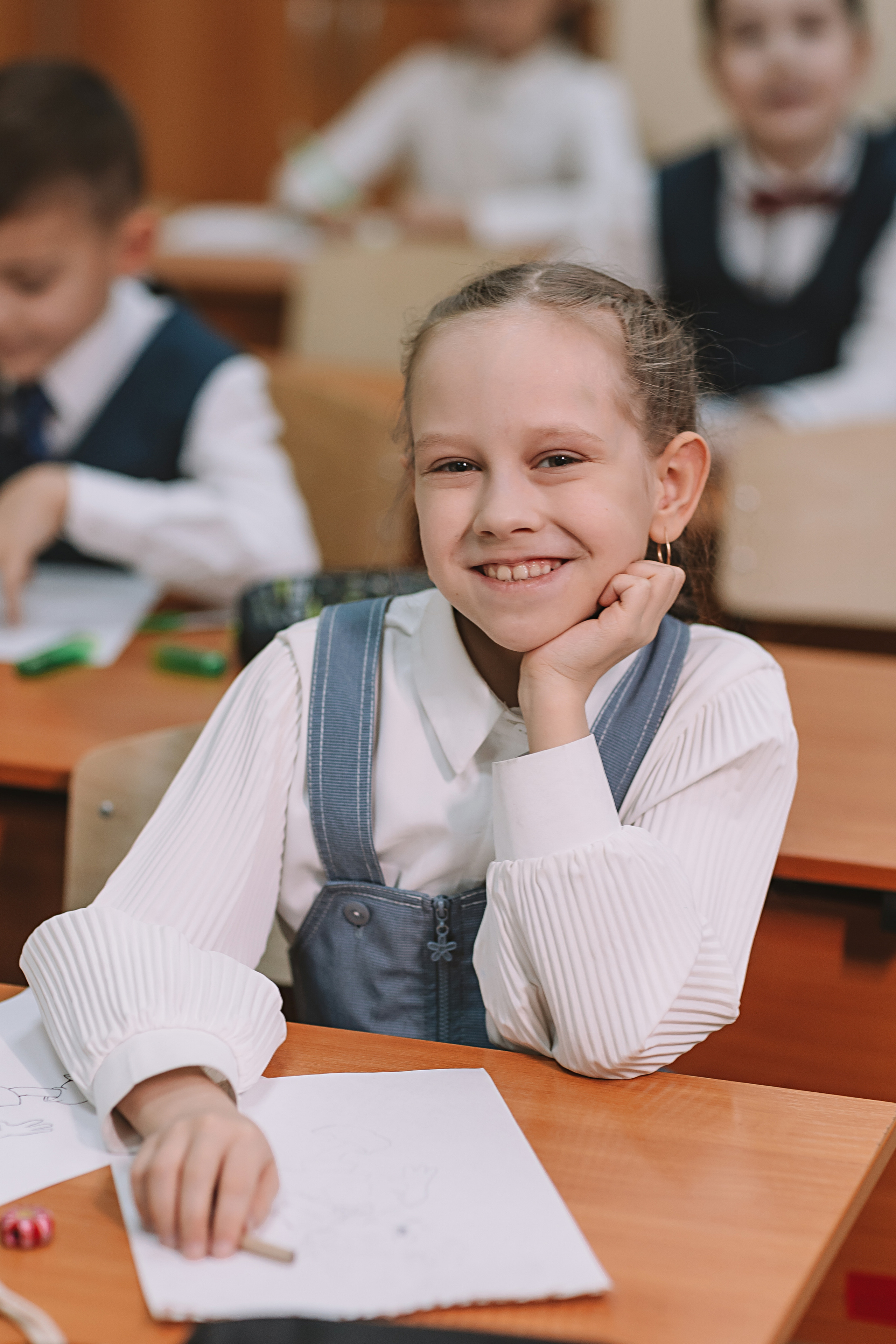 2 класс в школе. Семейный фотограф Тюмень, фотограф на роды Салмина Мария