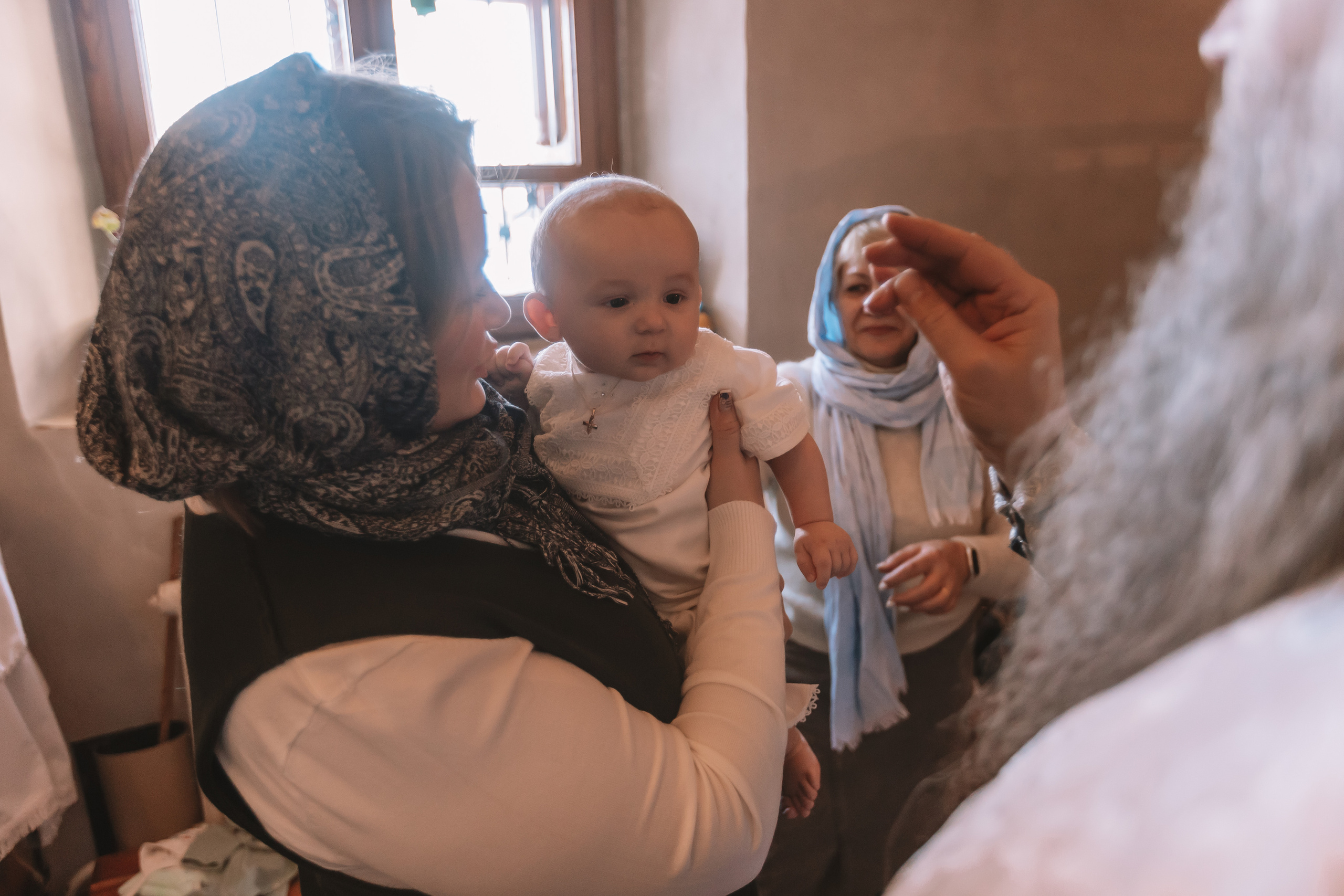 Крещение семакова. Семейный фотограф Тюмень, фотограф на роды Салмина Мария