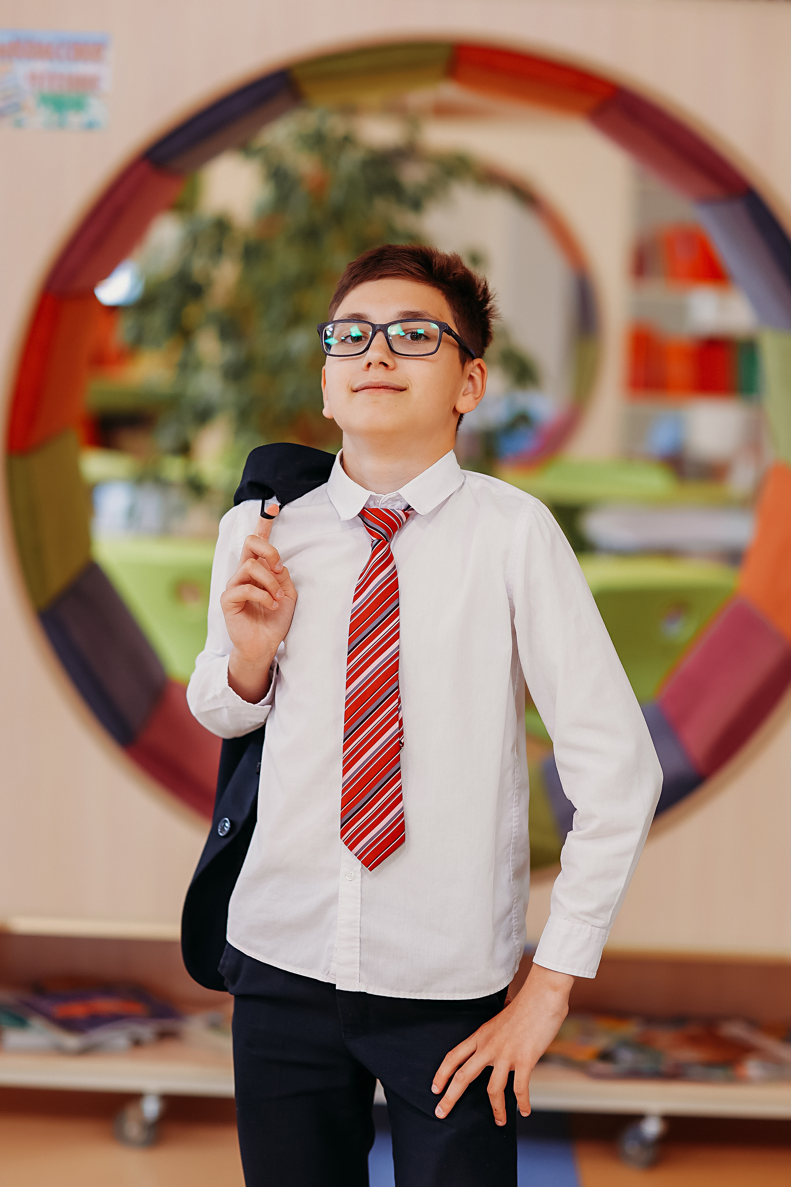 8 класс в библиотеке. Семейный фотограф Тюмень, фотограф на роды Салмина Мария