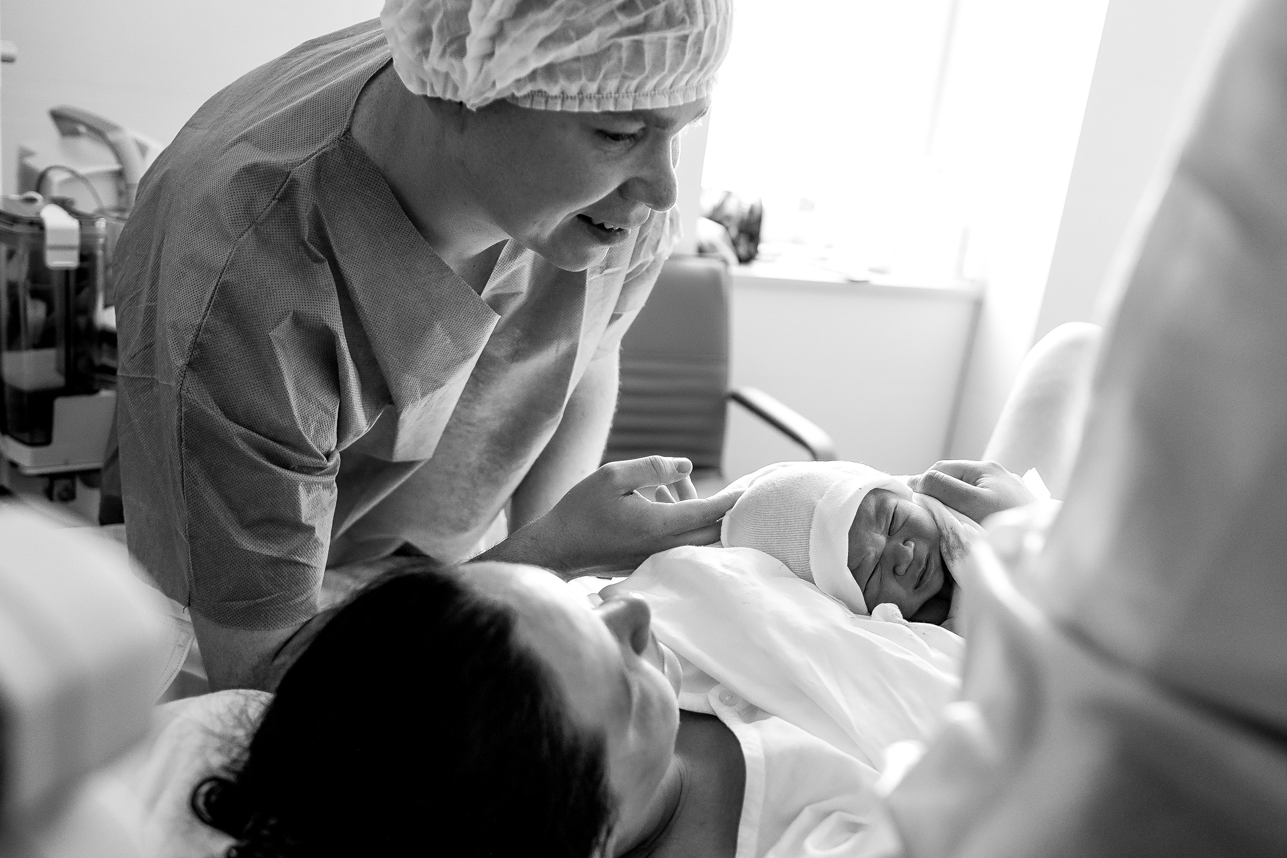 Мать и Дитя. Семейный фотограф Тюмень, фотограф на роды Салмина Мария