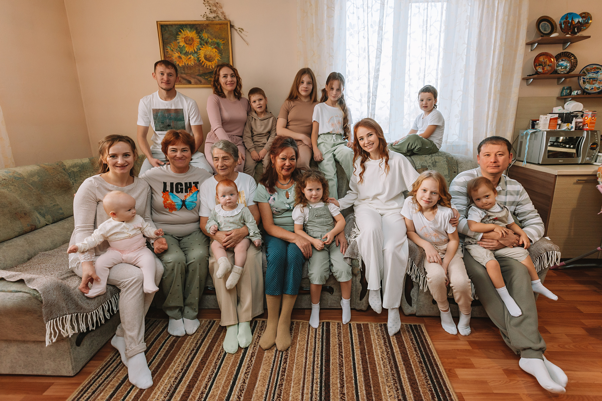 Большая семья (17 человек в частном доме, 2 часа). Семейный фотограф Тюмень, фотограф на роды Салмина Мария