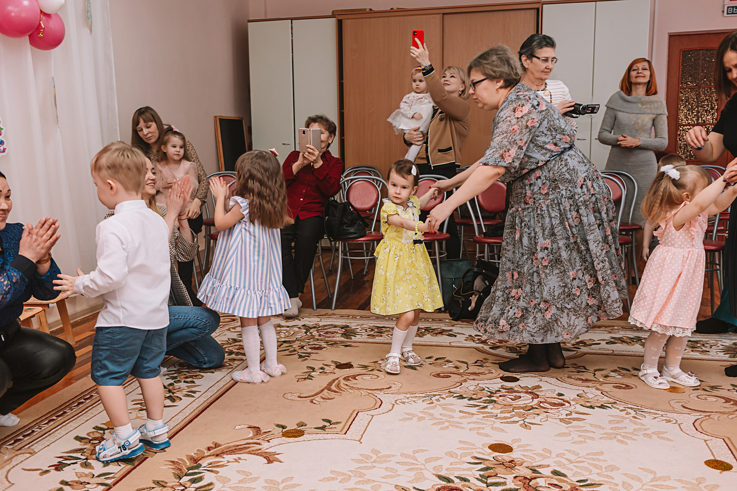 Утренник садик. Семейный фотограф Тюмень, фотограф на роды Салмина Мария