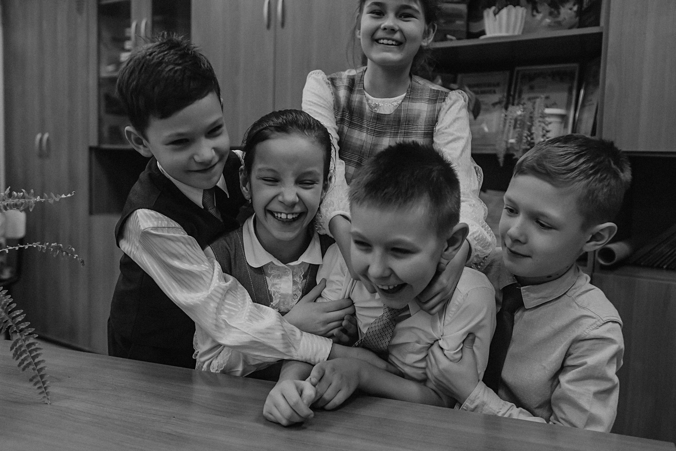 2 класс в школе. Семейный фотограф Тюмень, фотограф на роды Салмина Мария