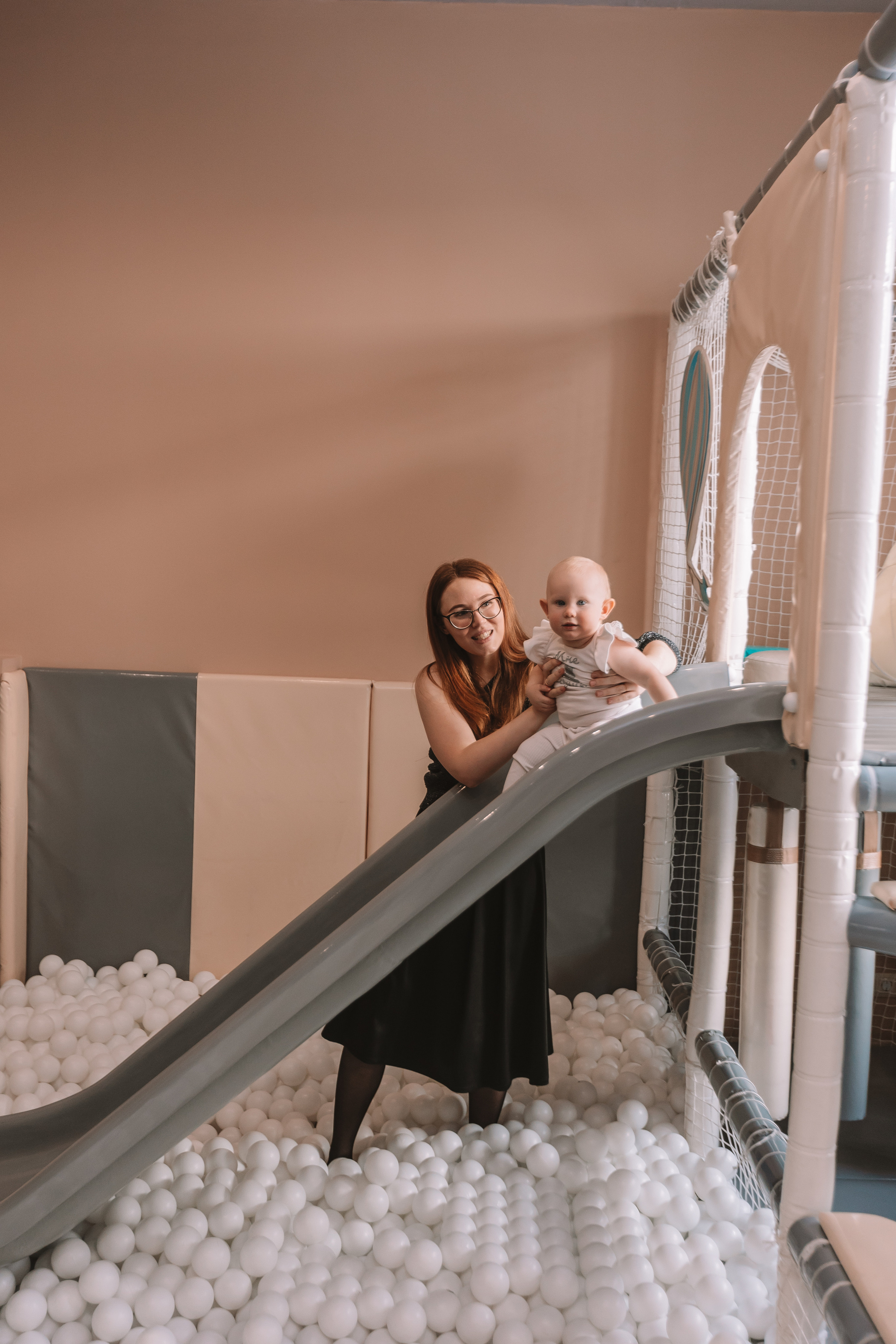 Первый годик в игровой. Семейный фотограф Тюмень, фотограф на роды Салмина Мария