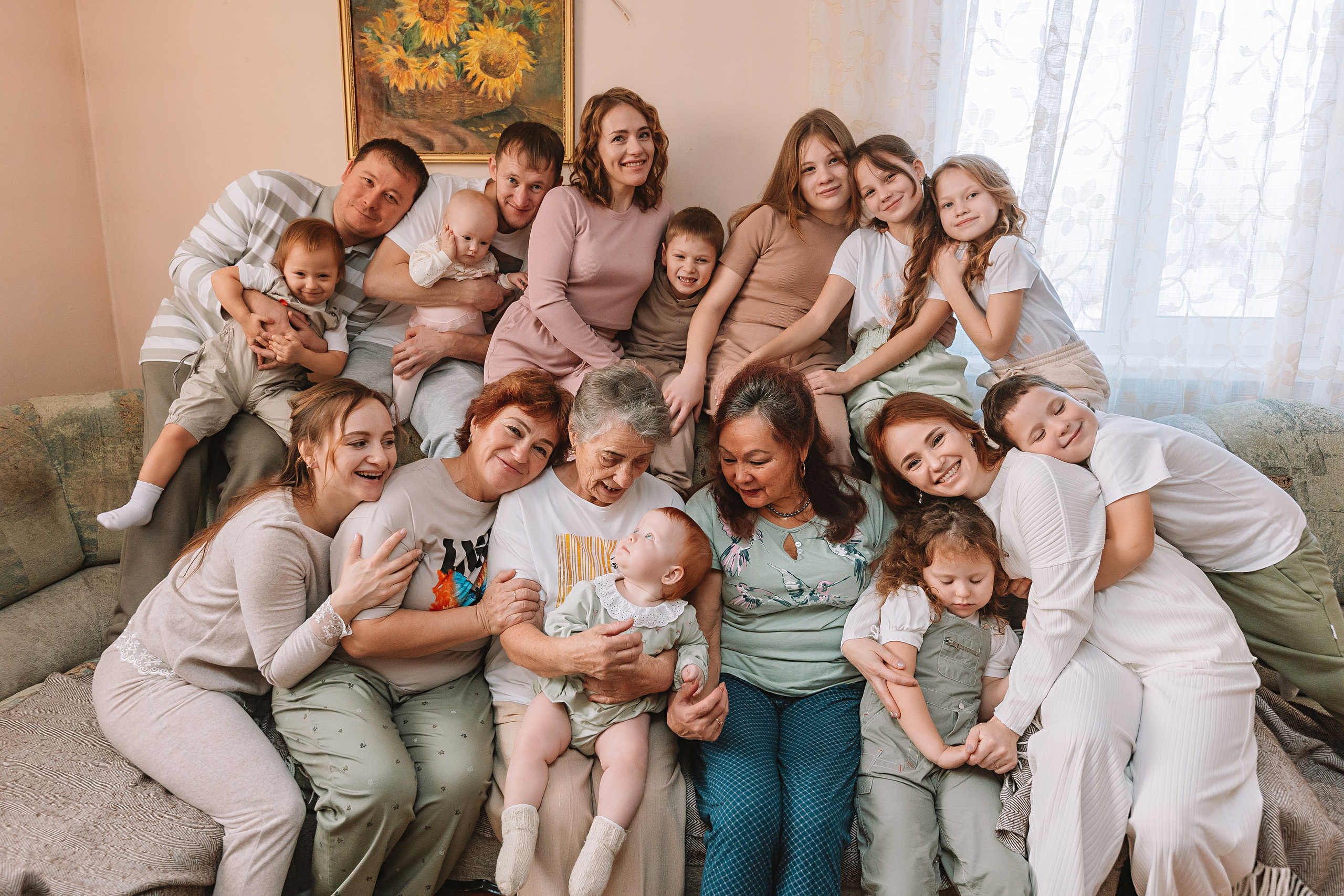 Большая семья (17 человек в частном доме, 2 часа). Семейный фотограф Тюмень, фотограф на роды Салмина Мария