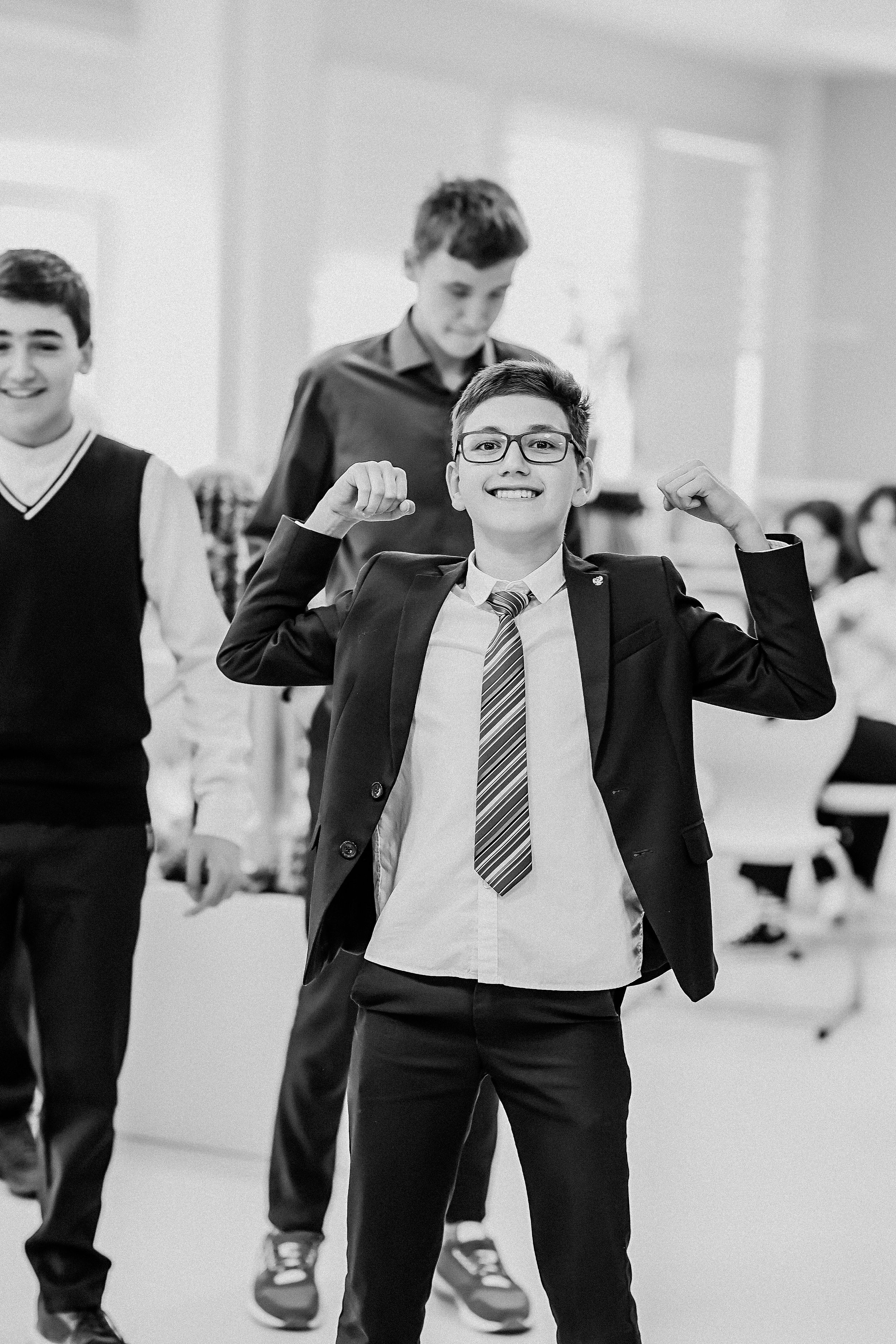 8 класс в библиотеке. Семейный фотограф Тюмень, фотограф на роды Салмина Мария