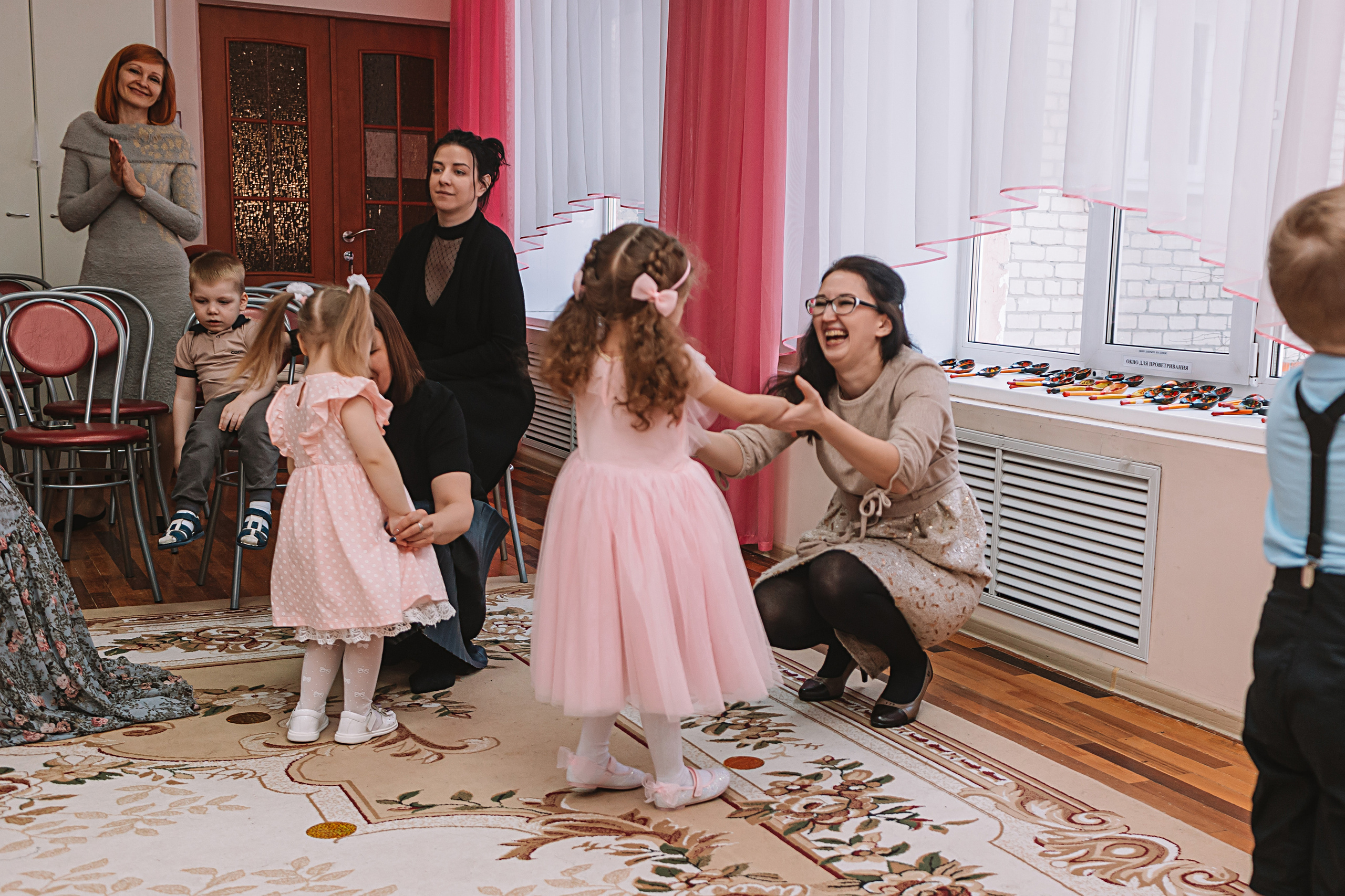 Утренник садик. Семейный фотограф Тюмень, фотограф на роды Салмина Мария