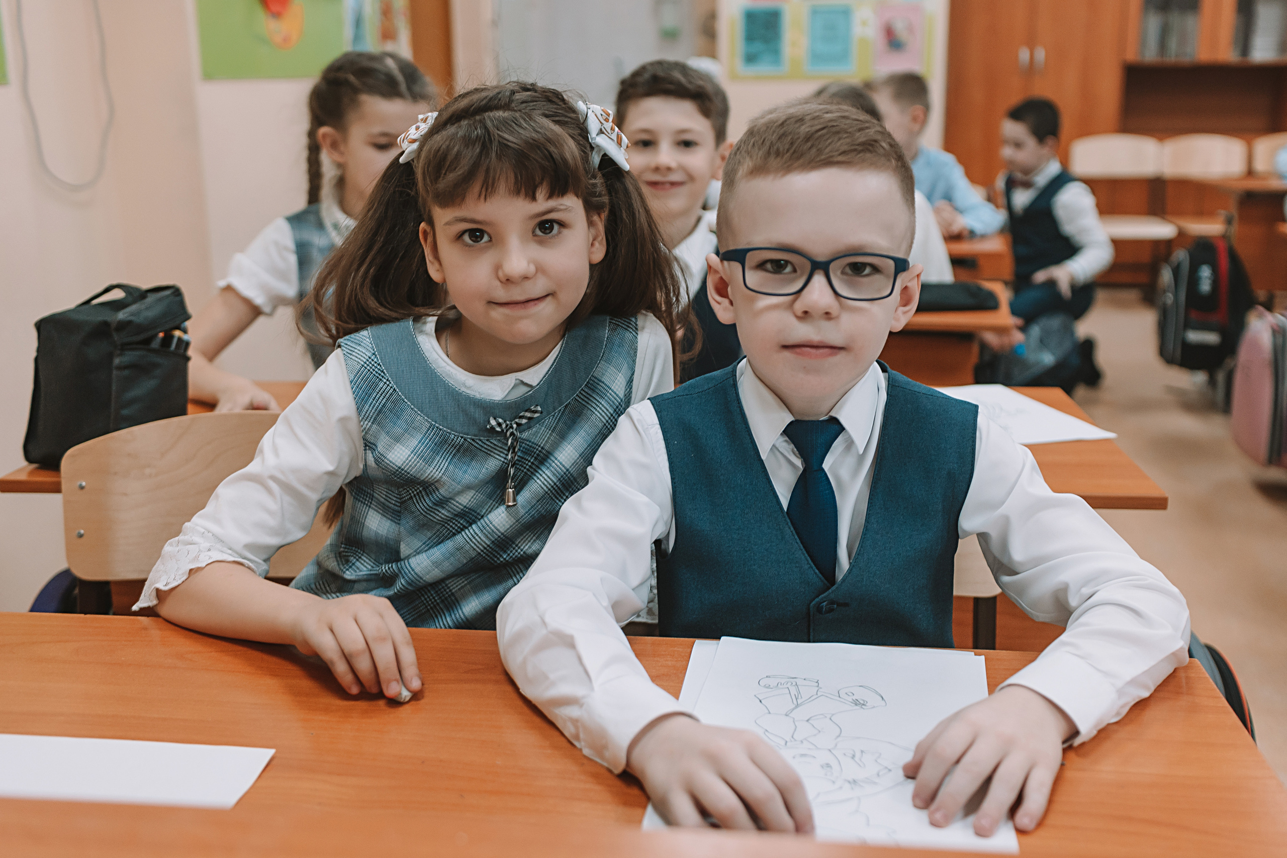 2 класс в школе. Семейный фотограф Тюмень, фотограф на роды Салмина Мария