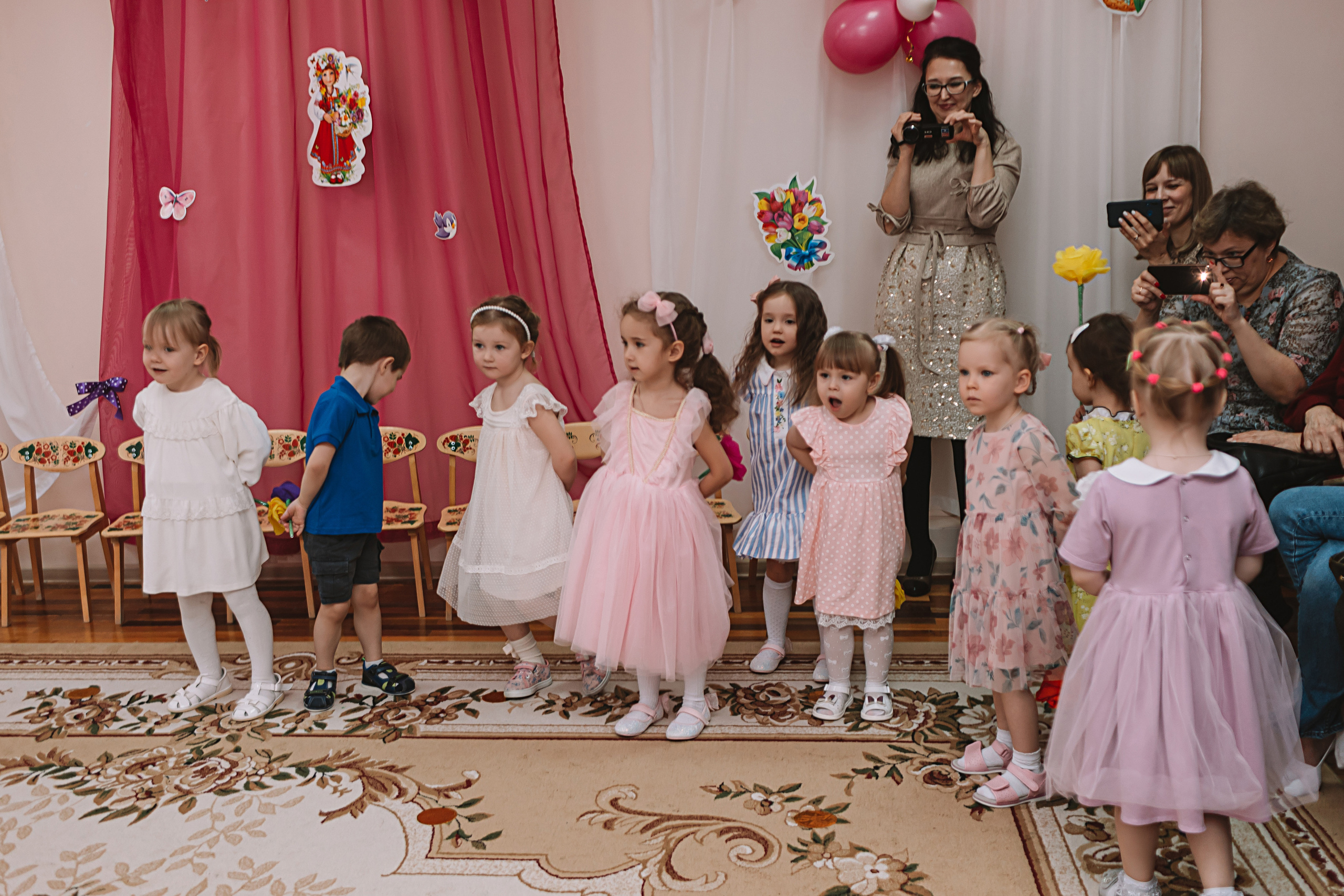 Утренник садик. Семейный фотограф Тюмень, фотограф на роды Салмина Мария